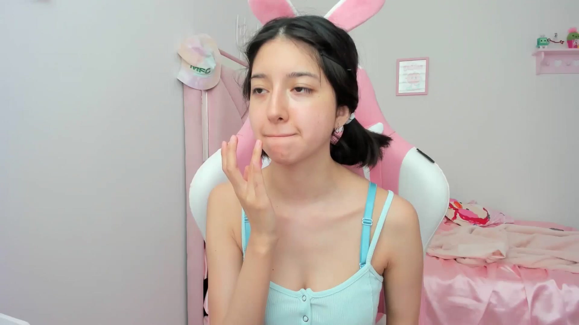 Gallery image thumbnail from Cherrycute666's myfreecams stream on, 05/13/2024, 17:45 image 3 of 20