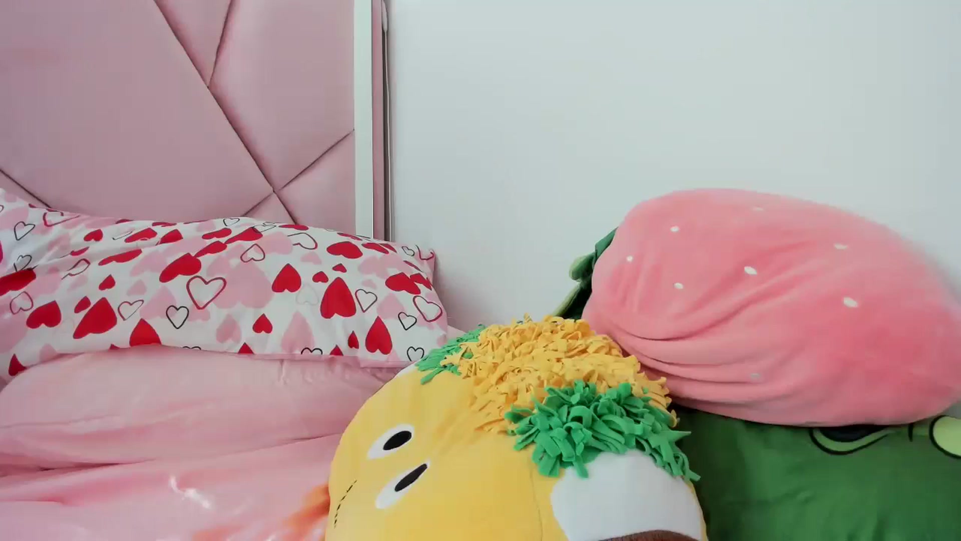 Gallery image thumbnail from Cherrycute666's myfreecams stream on, 05/13/2024, 20:58 image 15 of 20