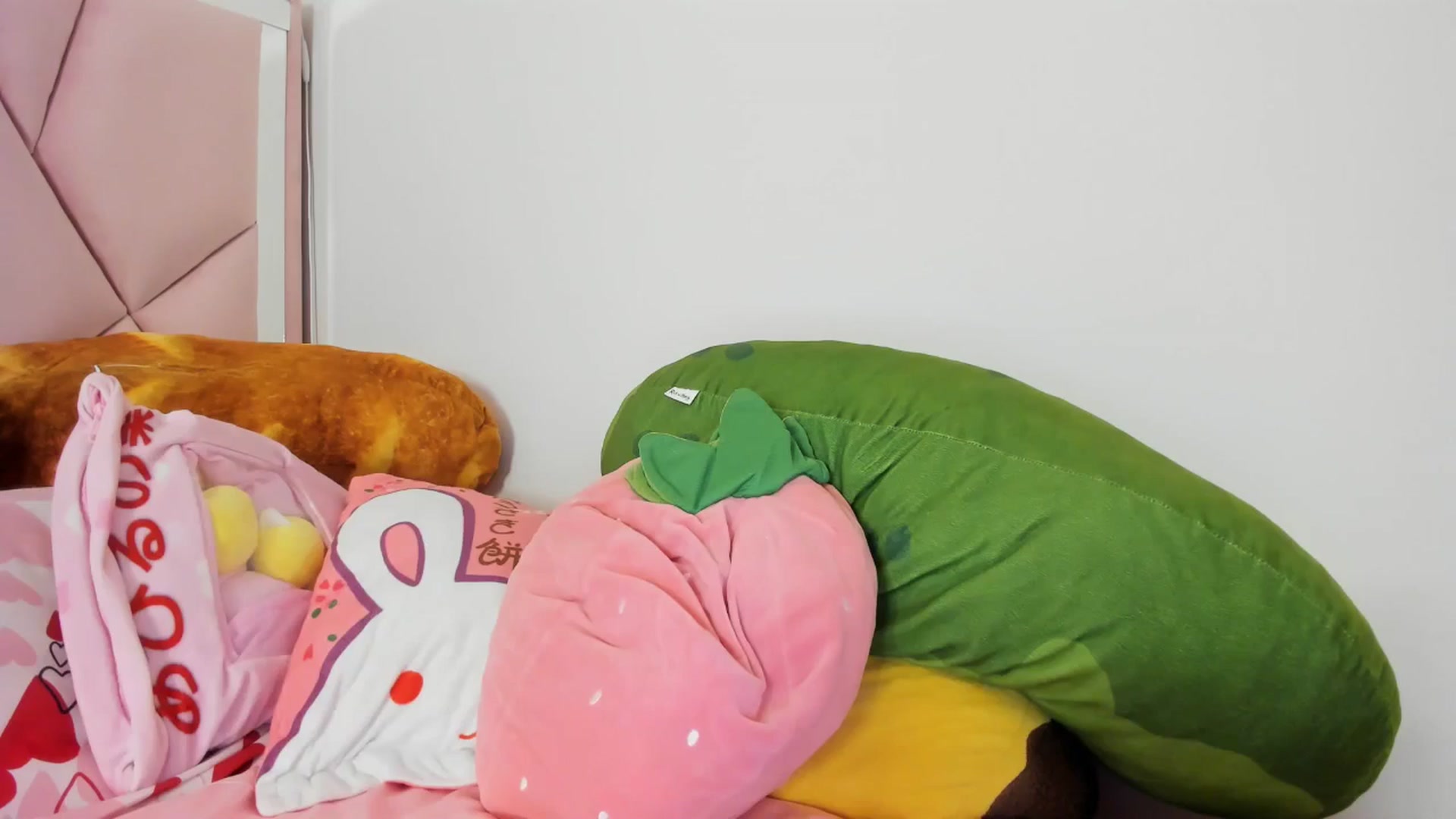 Gallery image thumbnail from Cherrycute666's myfreecams stream on, 05/14/2024, 04:59 image 10 of 20