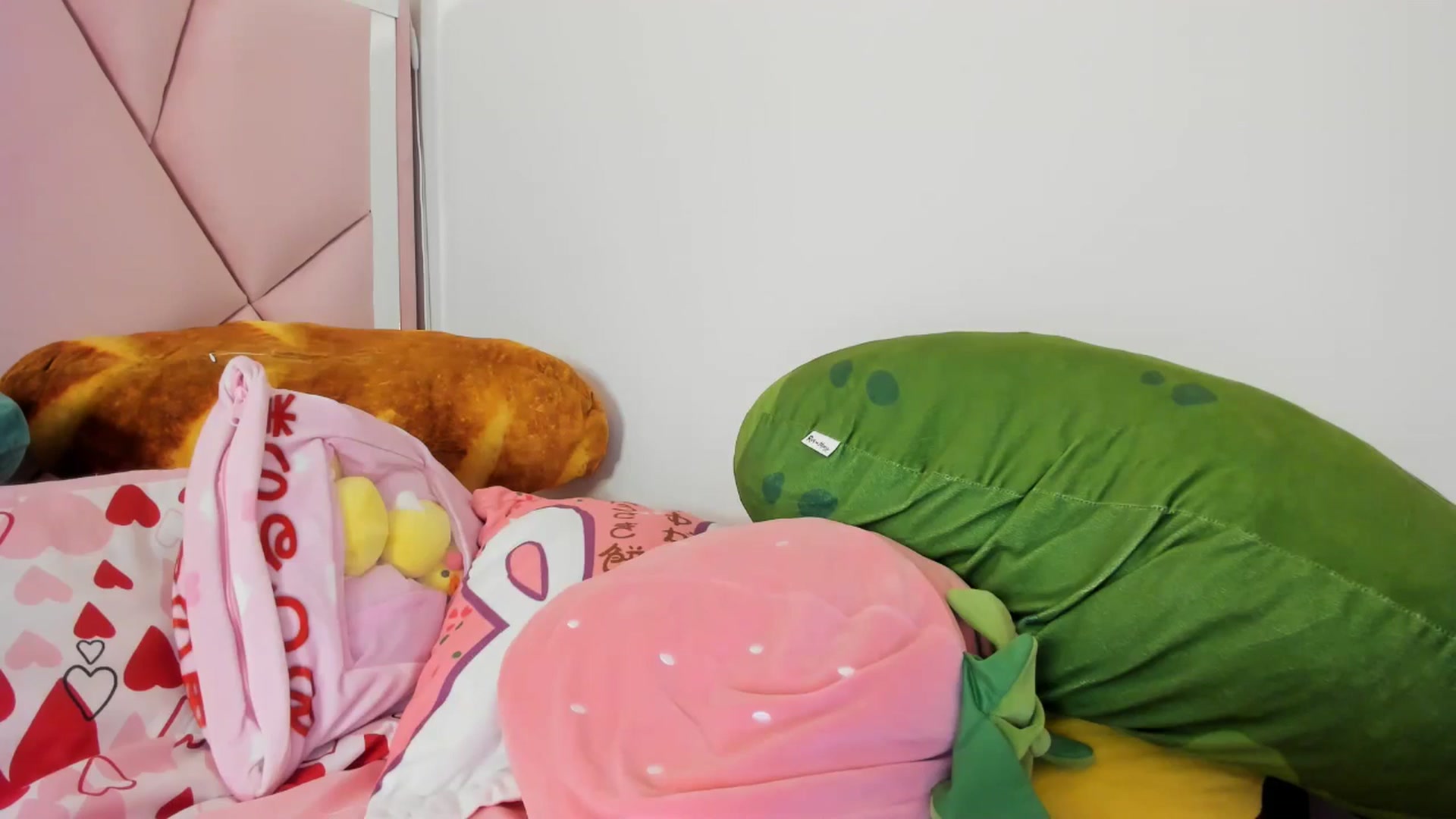 Gallery image thumbnail from Cherrycute666's myfreecams stream on, 05/14/2024, 08:28 image 6 of 20