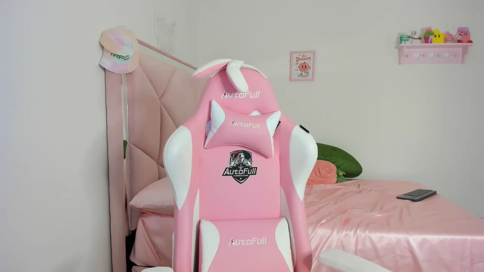 Gallery image thumbnail from Cherrycute666's myfreecams stream on, 05/14/2024, 10:07 image 16 of 20