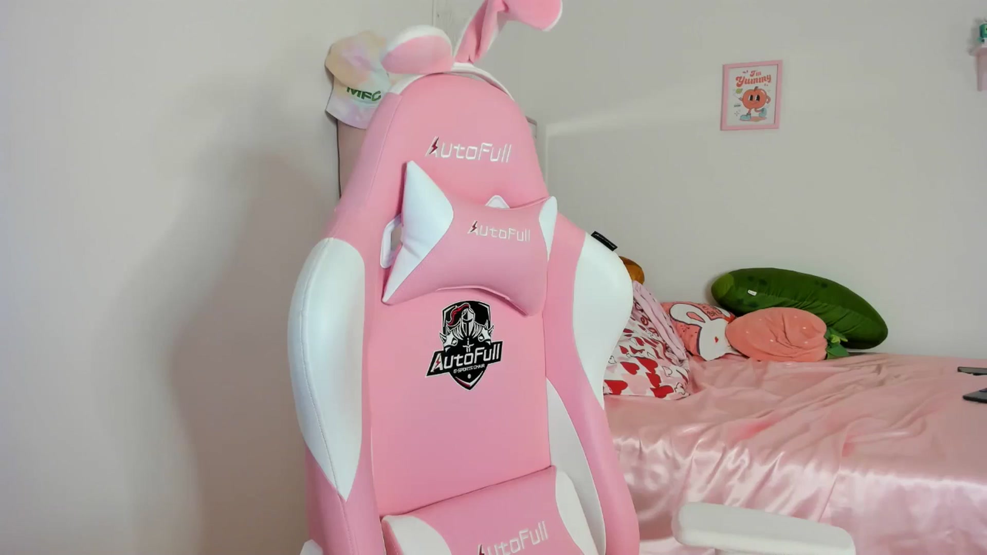 Gallery image thumbnail from Cherrycute666's myfreecams stream on, 05/14/2024, 11:29 image 20 of 20