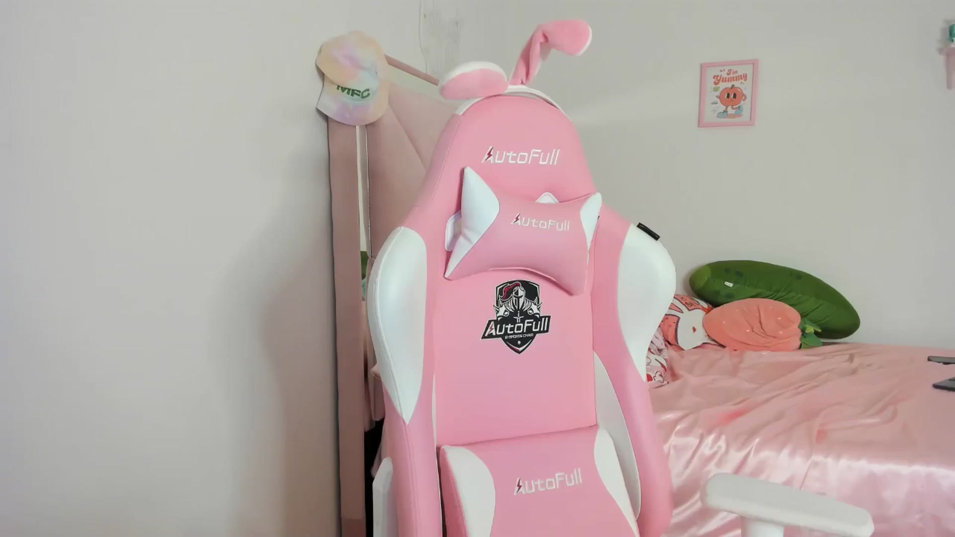Gallery image thumbnail from Cherrycute666's myfreecams stream on, 05/14/2024, 11:29 image 14 of 20