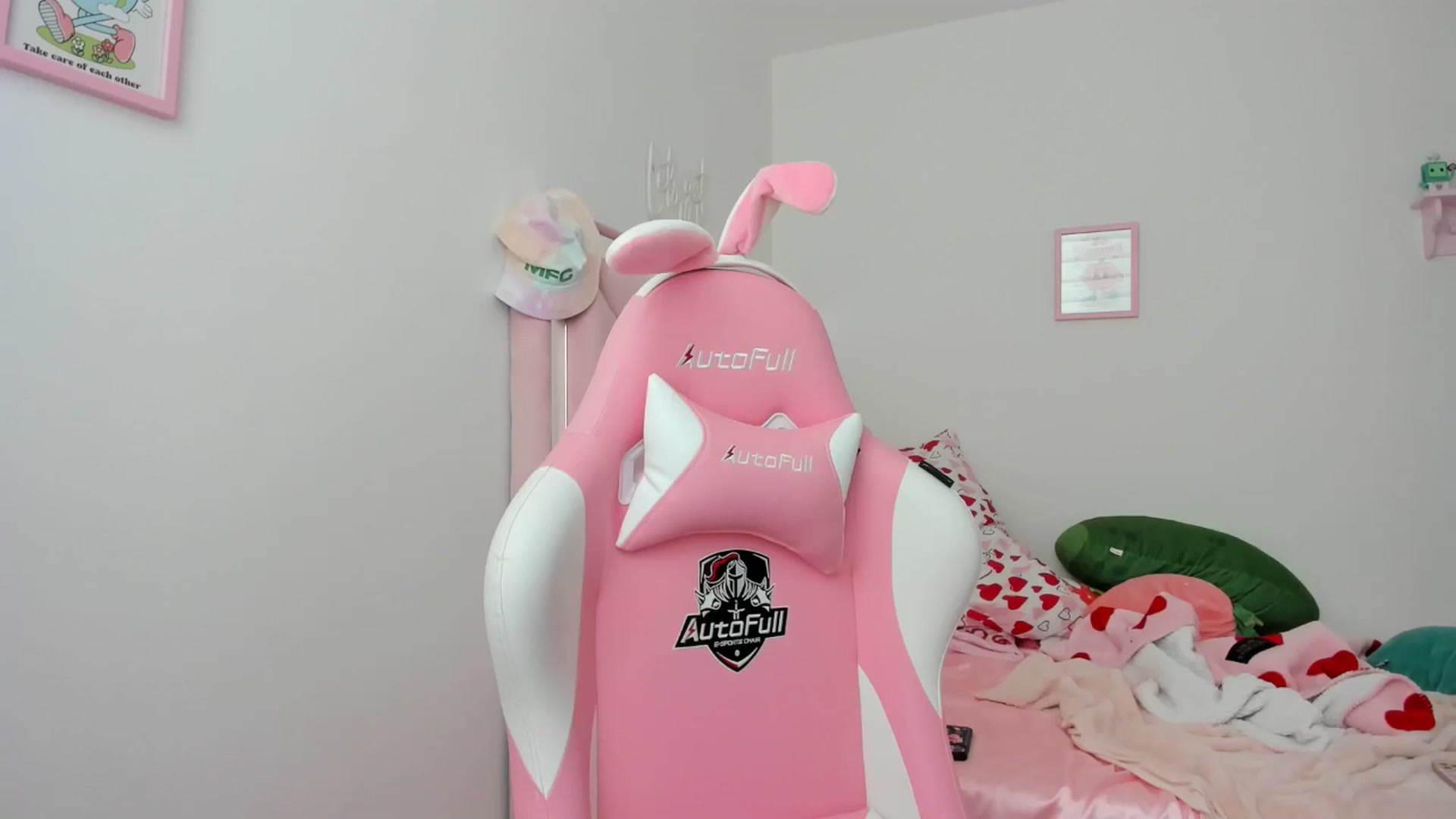 Gallery image thumbnail from Cherrycute666's myfreecams stream on, 05/14/2024, 18:03 image 4 of 20