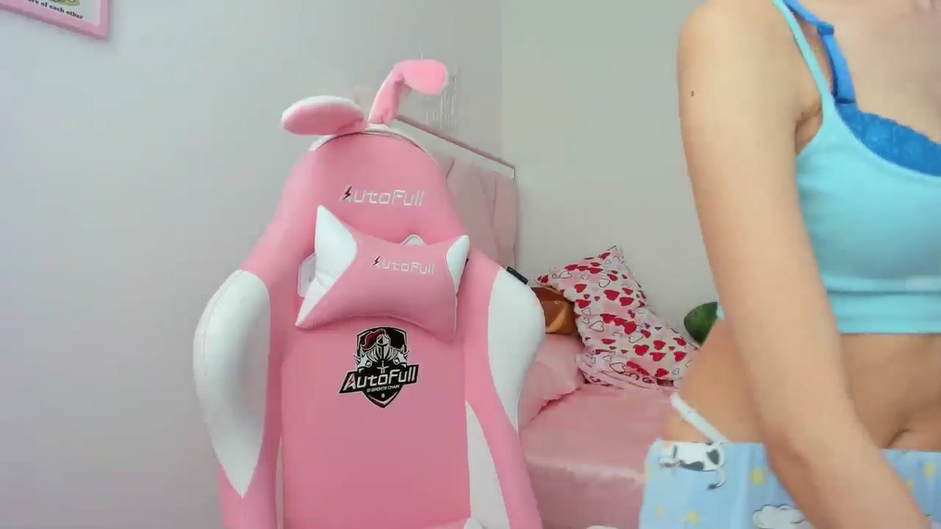 Gallery image thumbnail from Cherrycute666's myfreecams stream on, 05/14/2024, 18:03 image 17 of 20