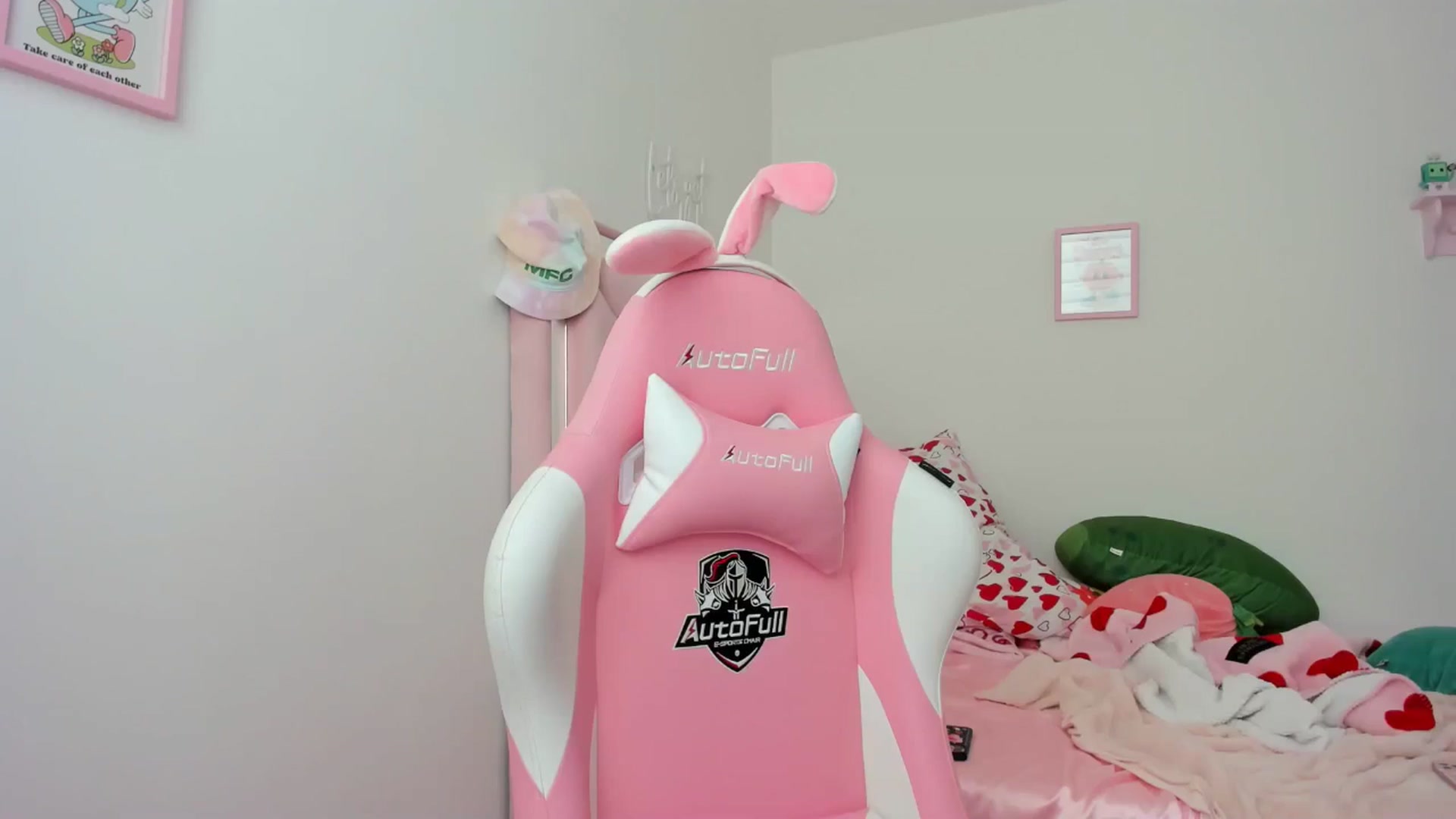 Gallery image thumbnail from Cherrycute666's myfreecams stream on, 05/14/2024, 18:03 image 3 of 20
