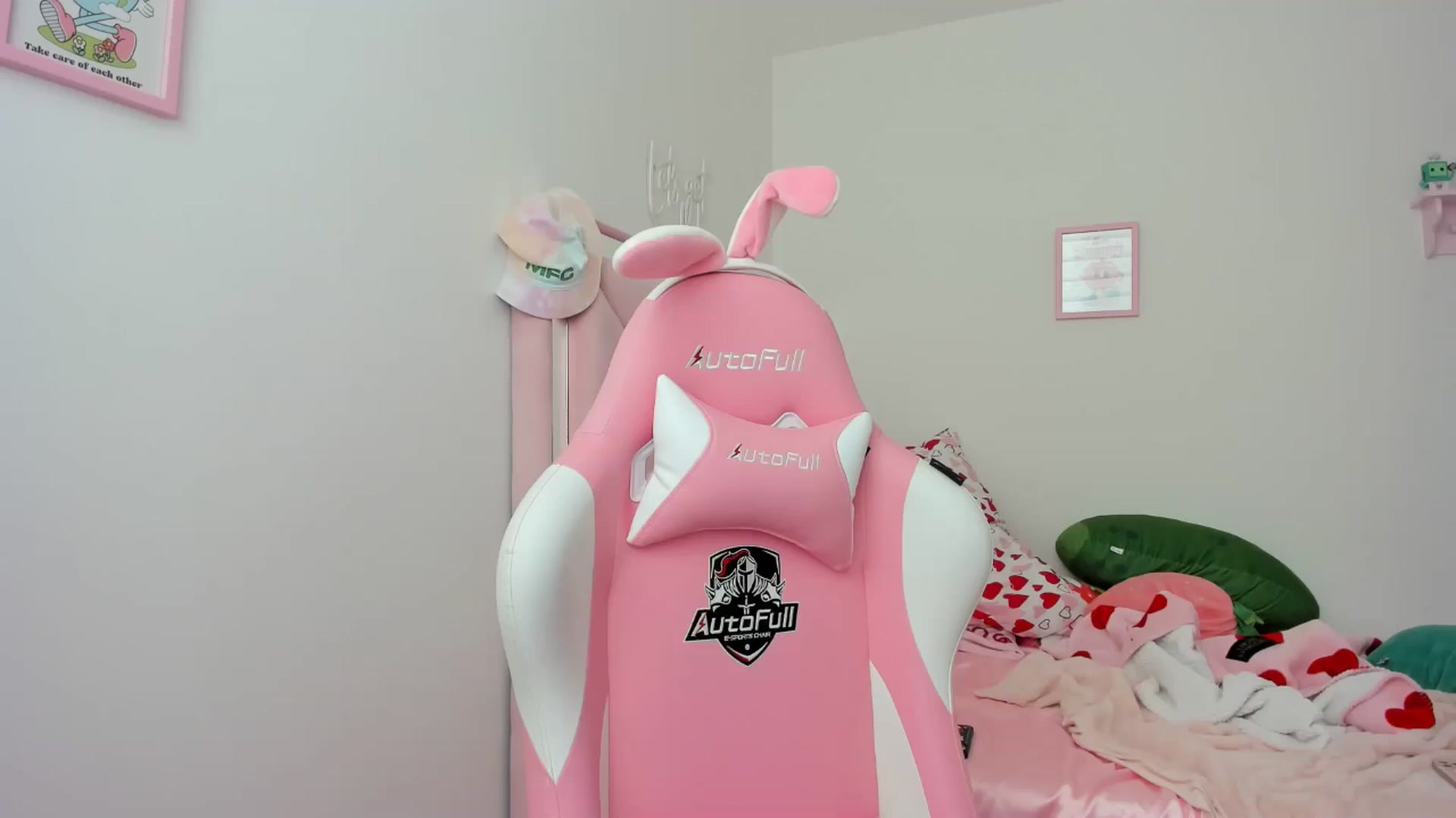 Gallery image thumbnail from Cherrycute666's myfreecams stream on, 05/14/2024, 18:03 image 5 of 20