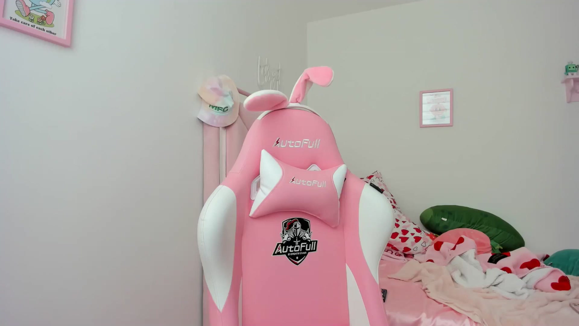 Gallery image thumbnail from Cherrycute666's myfreecams stream on, 05/14/2024, 18:03 image 6 of 20