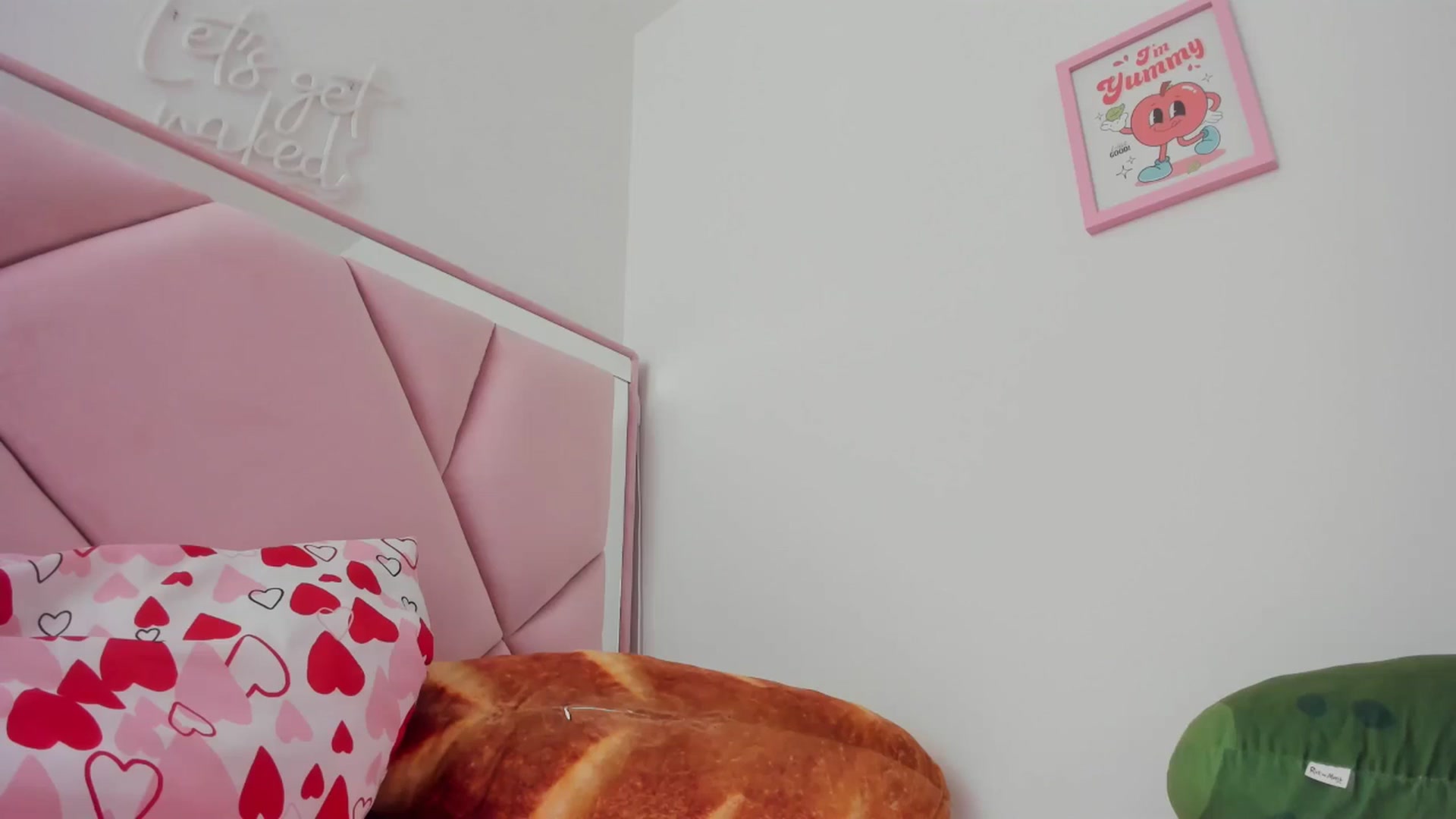 Gallery image thumbnail from Cherrycute666's myfreecams stream on, 05/14/2024, 22:43 image 1 of 20
