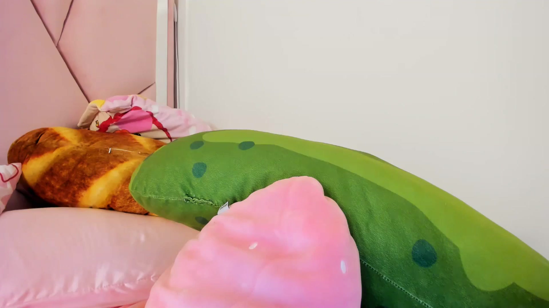 Gallery image thumbnail from Cherrycute666's myfreecams stream on, 05/15/2024, 05:53 image 15 of 20