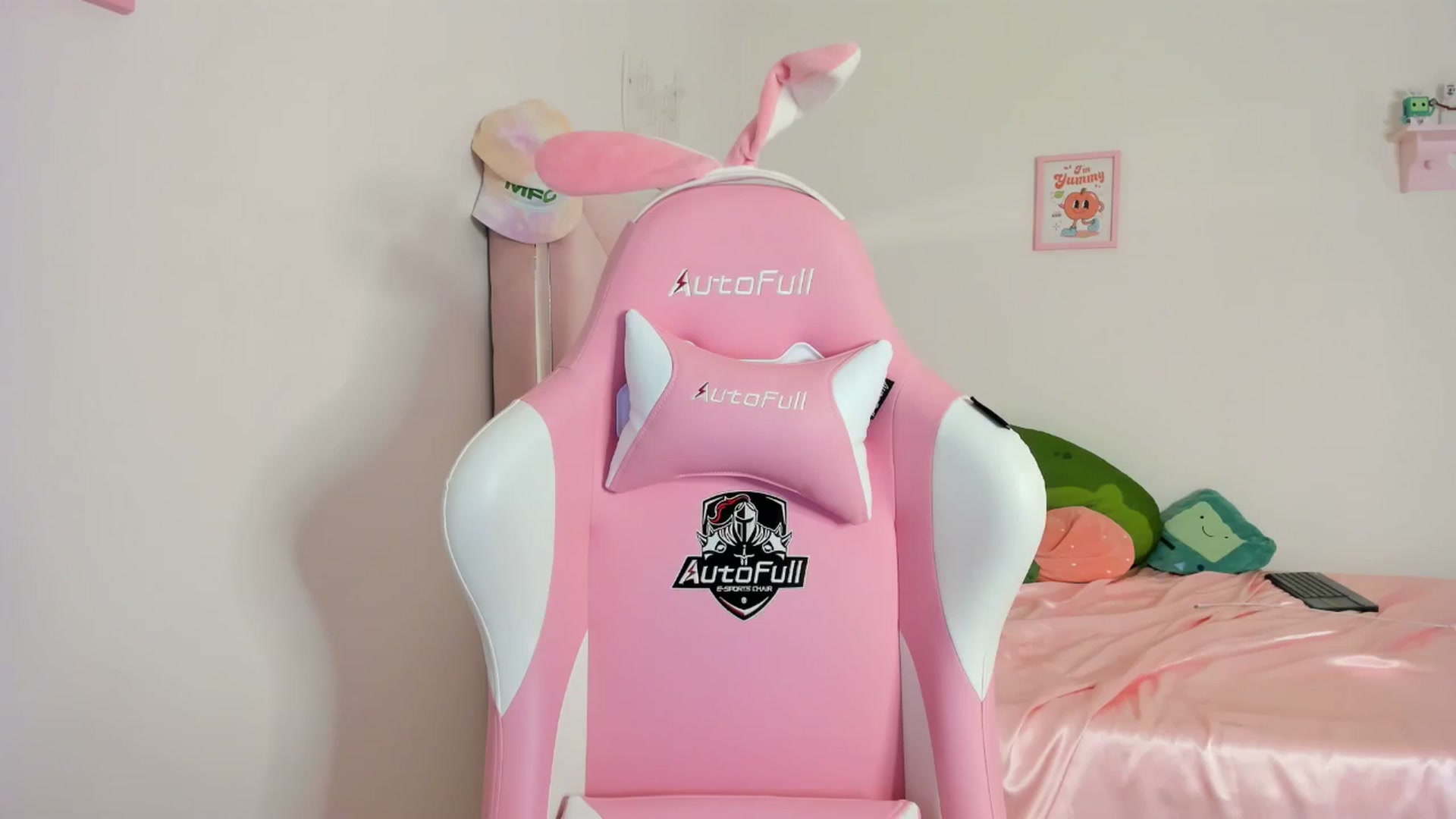Gallery image thumbnail from Cherrycute666's myfreecams stream on, 05/15/2024, 06:36 image 9 of 20