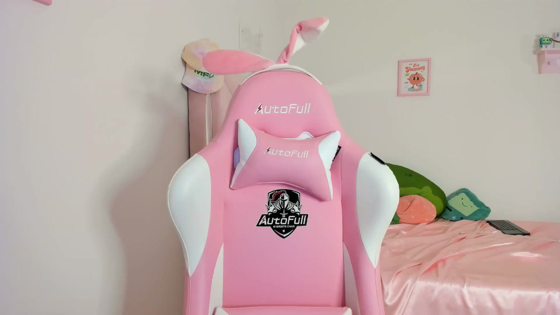 Gallery image thumbnail from Cherrycute666's myfreecams stream on, 05/15/2024, 06:36 image 7 of 20