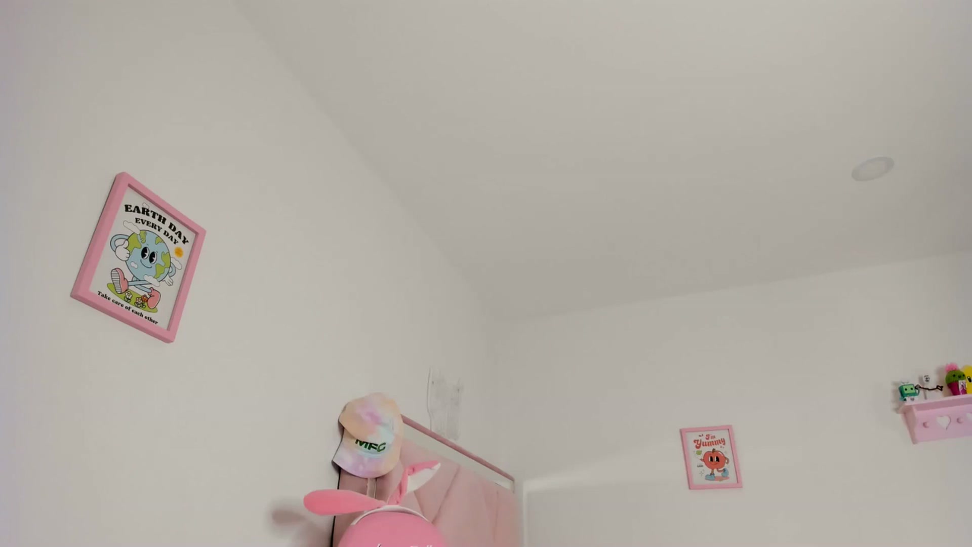 Gallery image thumbnail from Cherrycute666's myfreecams stream on, 05/15/2024, 07:22 image 16 of 20