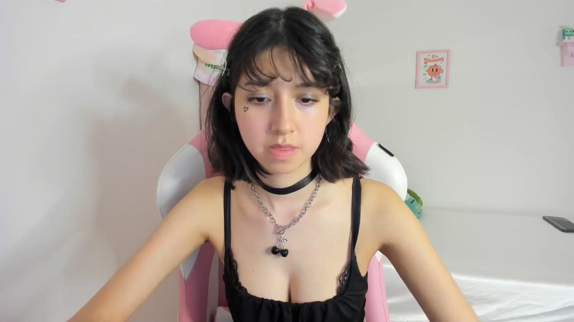Gallery image thumbnail from Cherrycute666's myfreecams stream on, 05/16/2024, 06:40 image 2 of 20