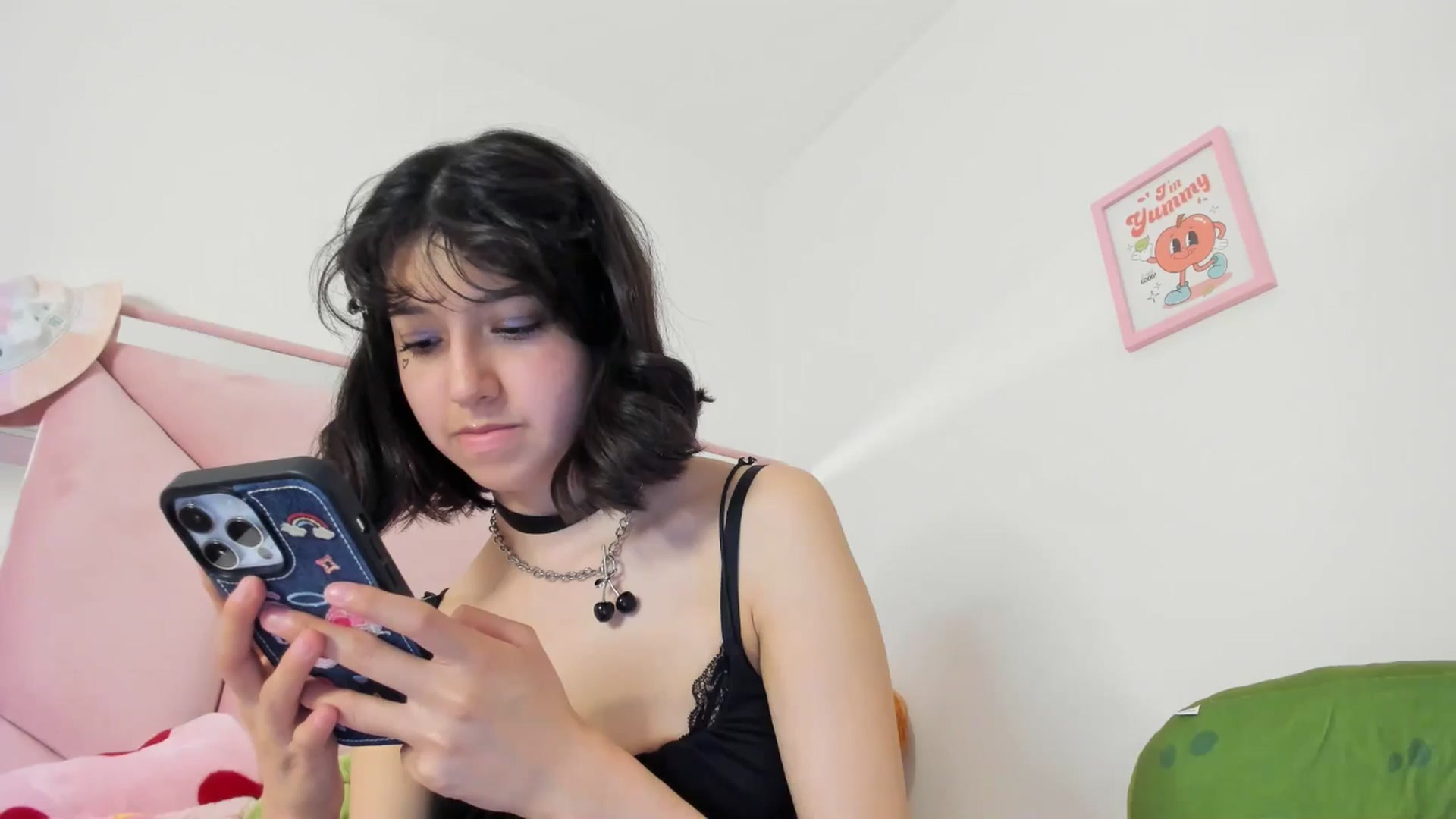 Gallery image thumbnail from Cherrycute666's myfreecams stream on, 05/16/2024, 07:50 image 17 of 20