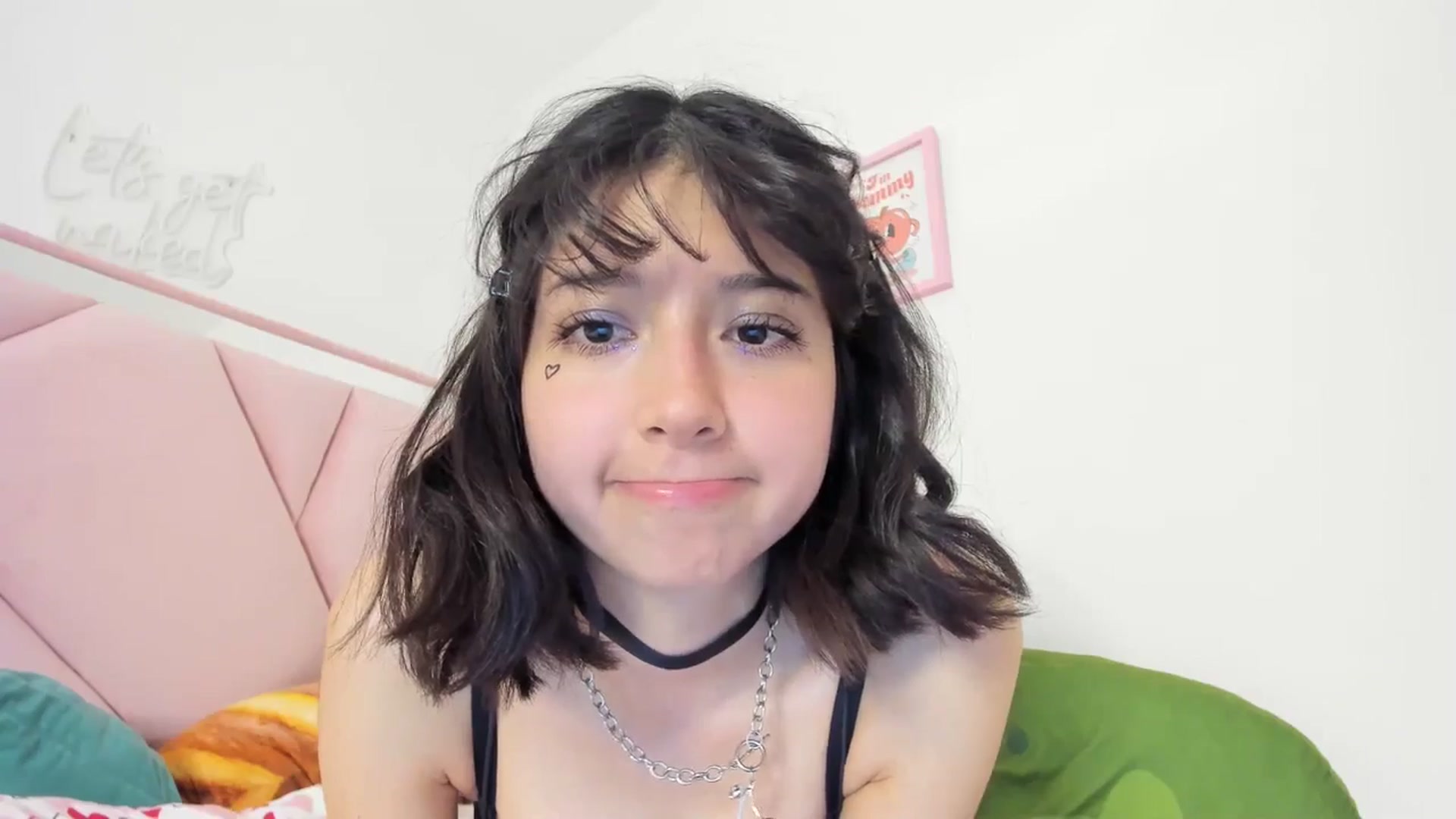 Gallery image thumbnail from Cherrycute666's myfreecams stream on, 05/16/2024, 07:50 image 12 of 20