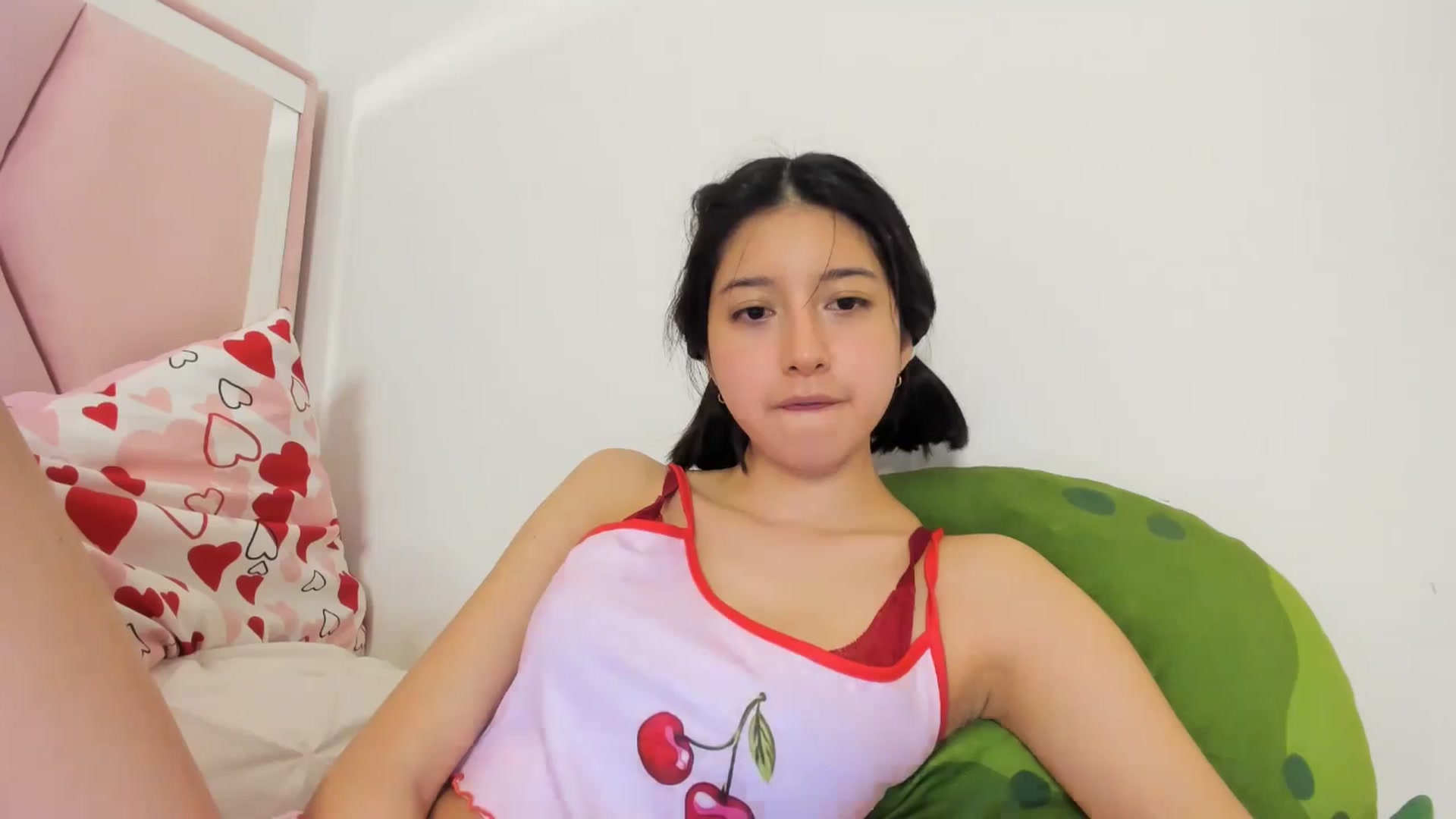 Gallery image thumbnail from Cherrycute666's myfreecams stream on, 05/17/2024, 02:36 image 19 of 20