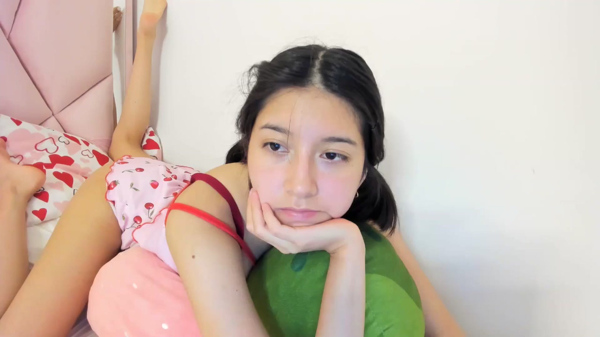 Gallery image thumbnail from Cherrycute666's myfreecams stream on, 05/17/2024, 03:34 image 19 of 20
