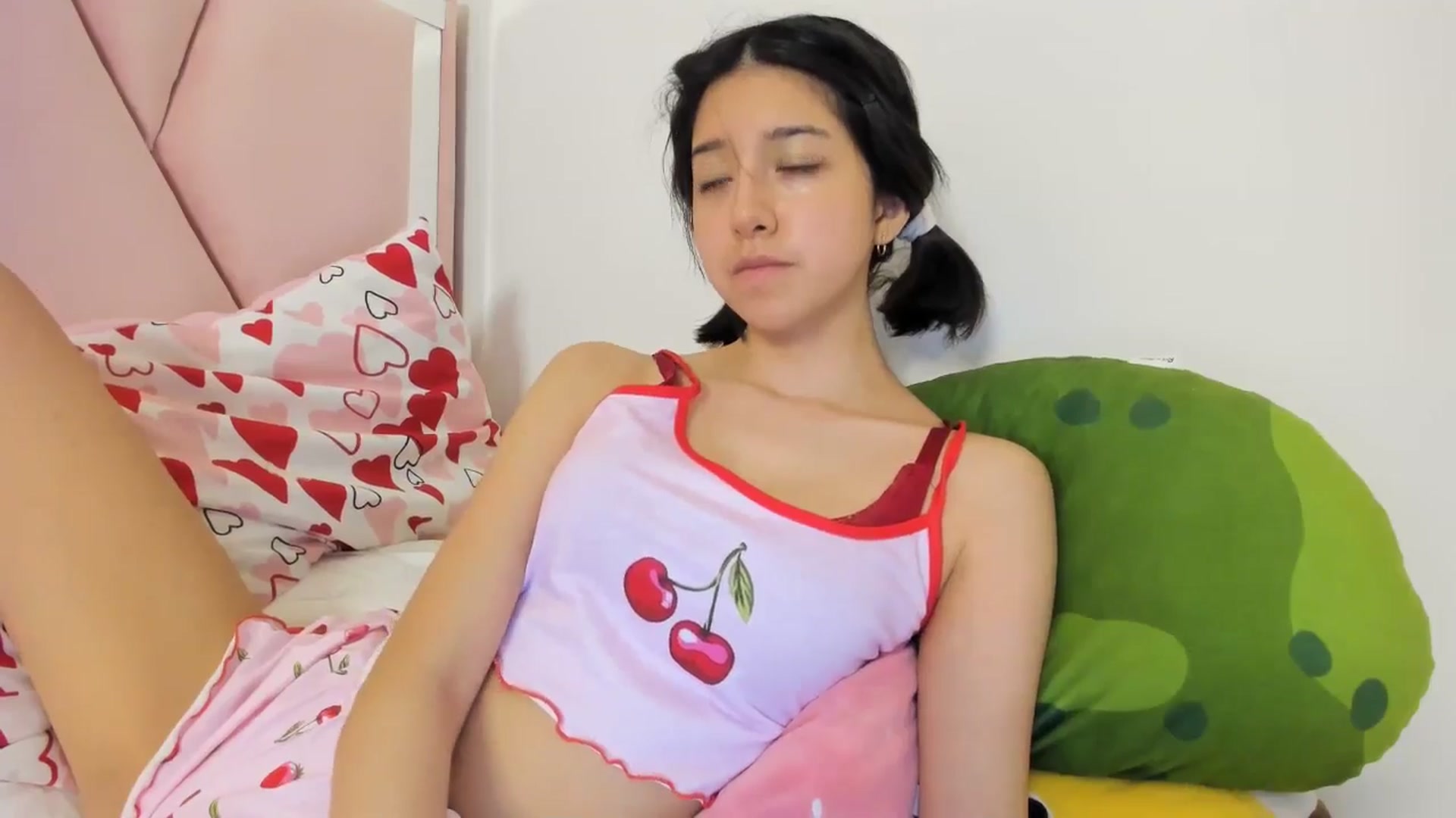 Gallery image thumbnail from Cherrycute666's myfreecams stream on, 05/17/2024, 03:34 image 12 of 20