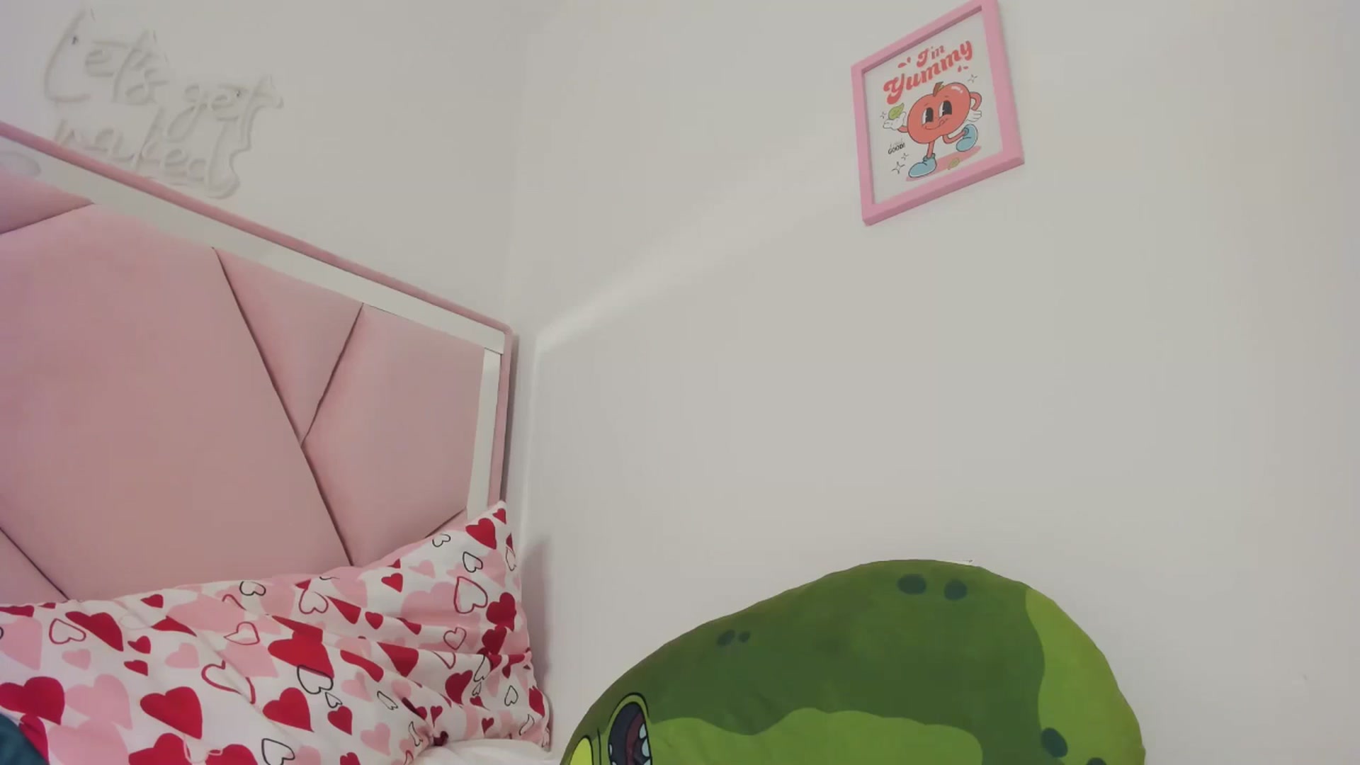 Gallery image thumbnail from Cherrycute666's myfreecams stream on, 05/17/2024, 03:34 image 7 of 20