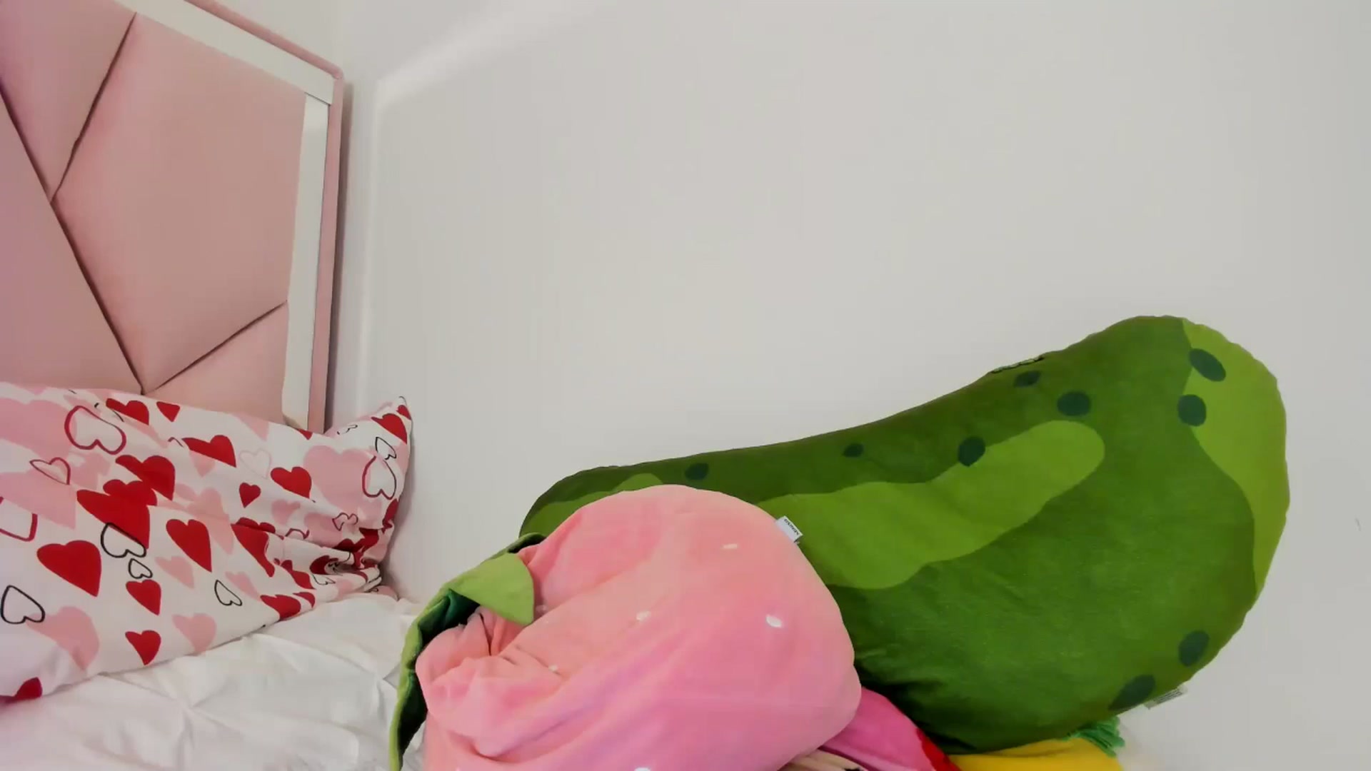 Gallery image thumbnail from Cherrycute666's myfreecams stream on, 05/17/2024, 05:23 image 16 of 20