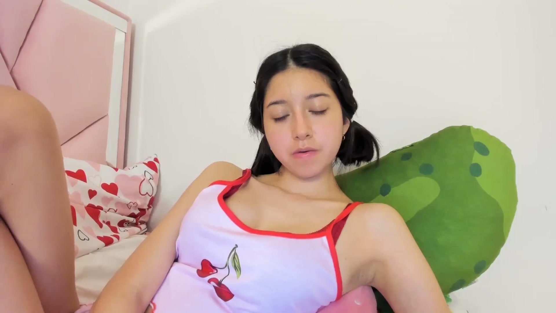 Gallery image thumbnail from Cherrycute666's myfreecams stream on, 05/17/2024, 05:23 image 15 of 20