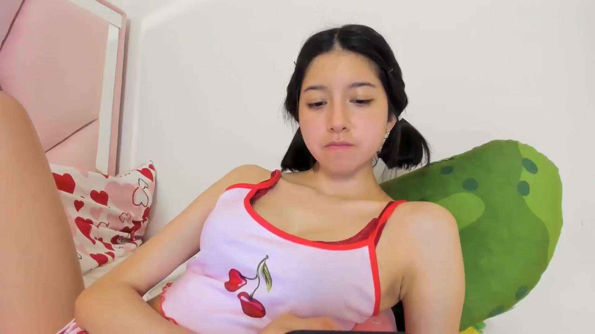Gallery image thumbnail from Cherrycute666's myfreecams stream on, 05/17/2024, 05:23 image 17 of 20