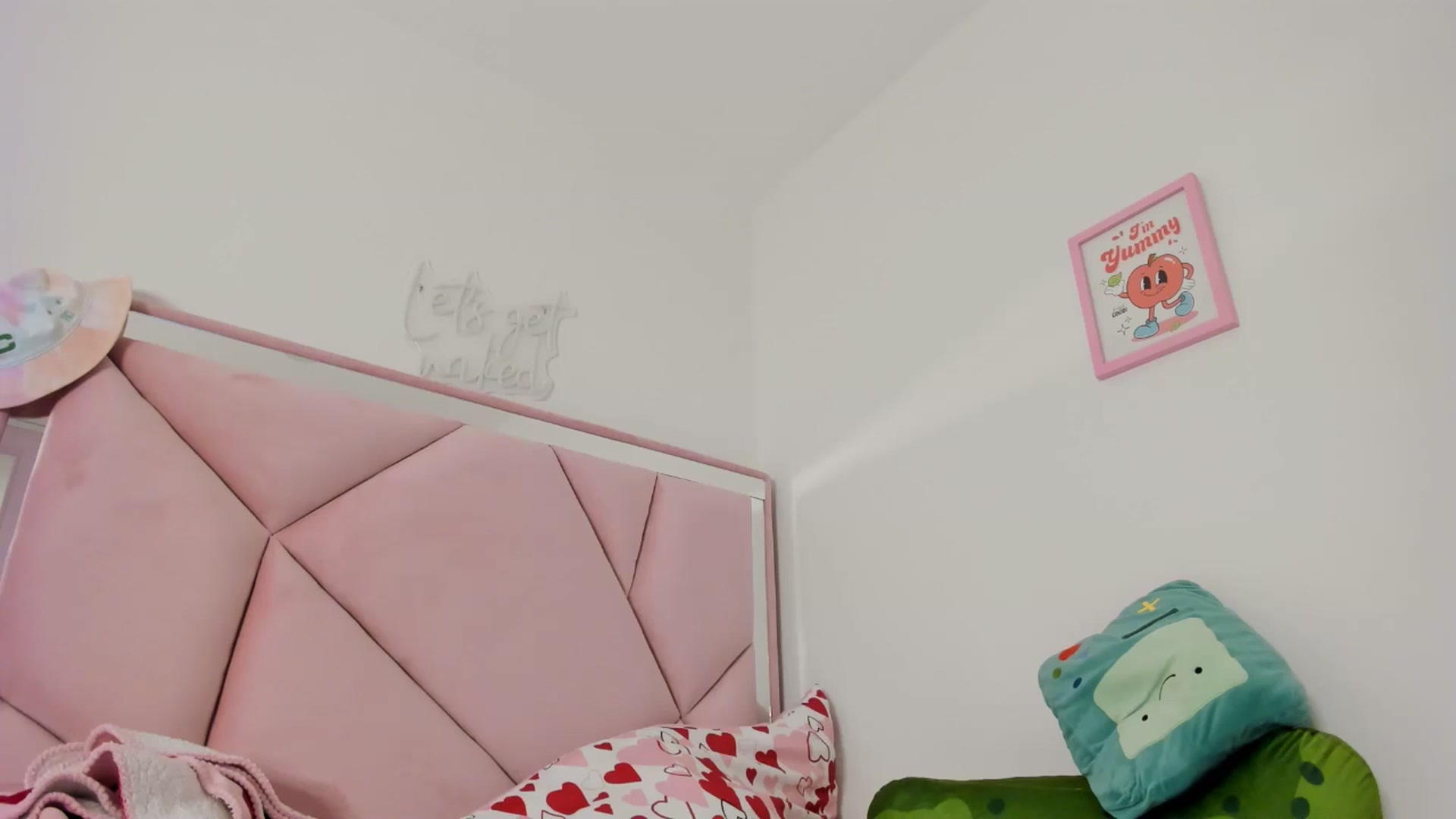 Gallery image thumbnail from Cherrycute666's myfreecams stream on, 05/17/2024, 09:36 image 18 of 20