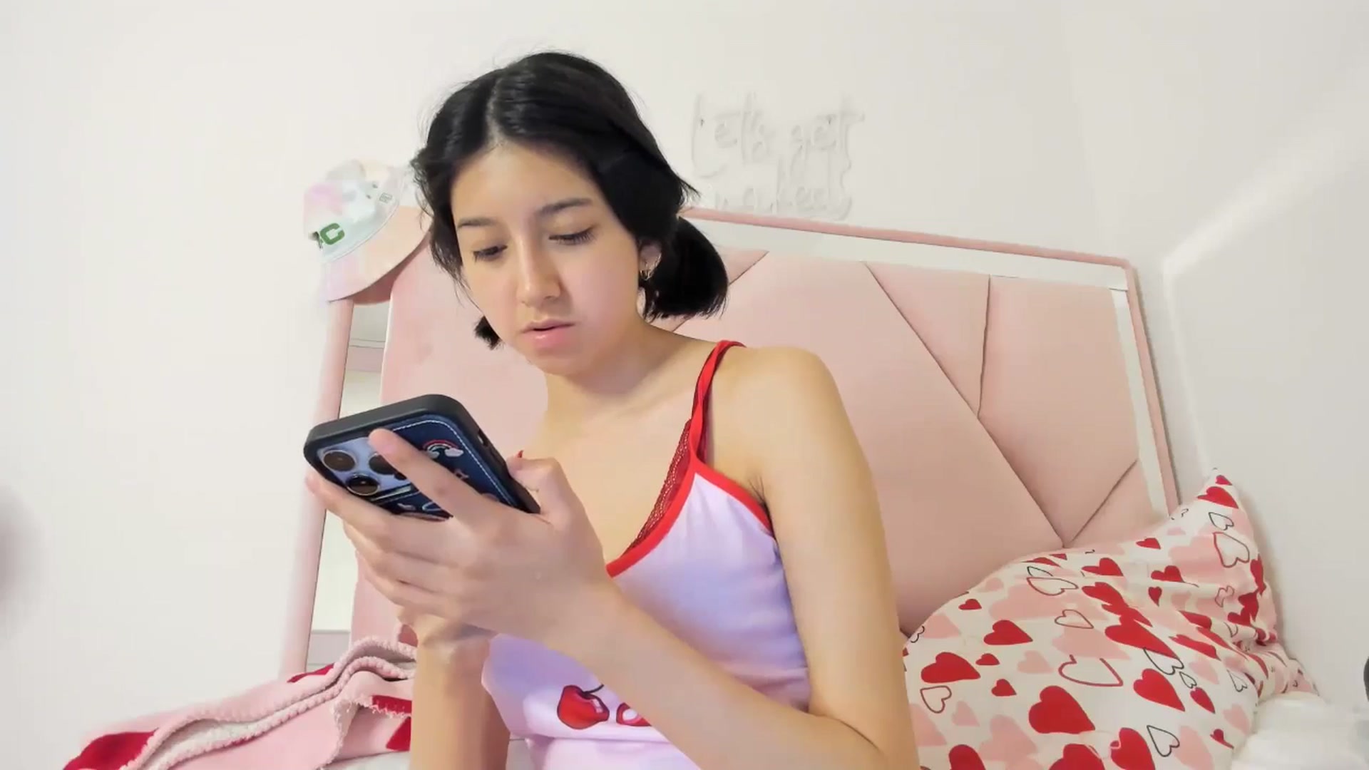 Gallery image thumbnail from Cherrycute666's myfreecams stream on, 05/17/2024, 11:39 image 12 of 20