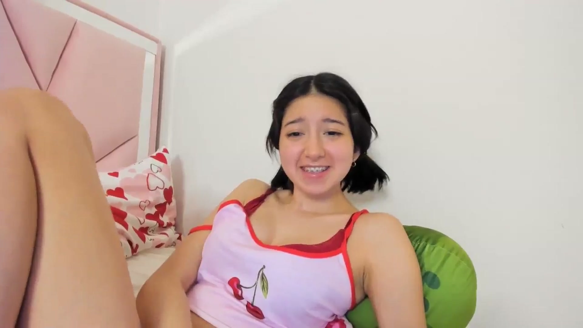 Gallery image thumbnail from Cherrycute666's myfreecams stream on, 05/17/2024, 11:39 image 10 of 20