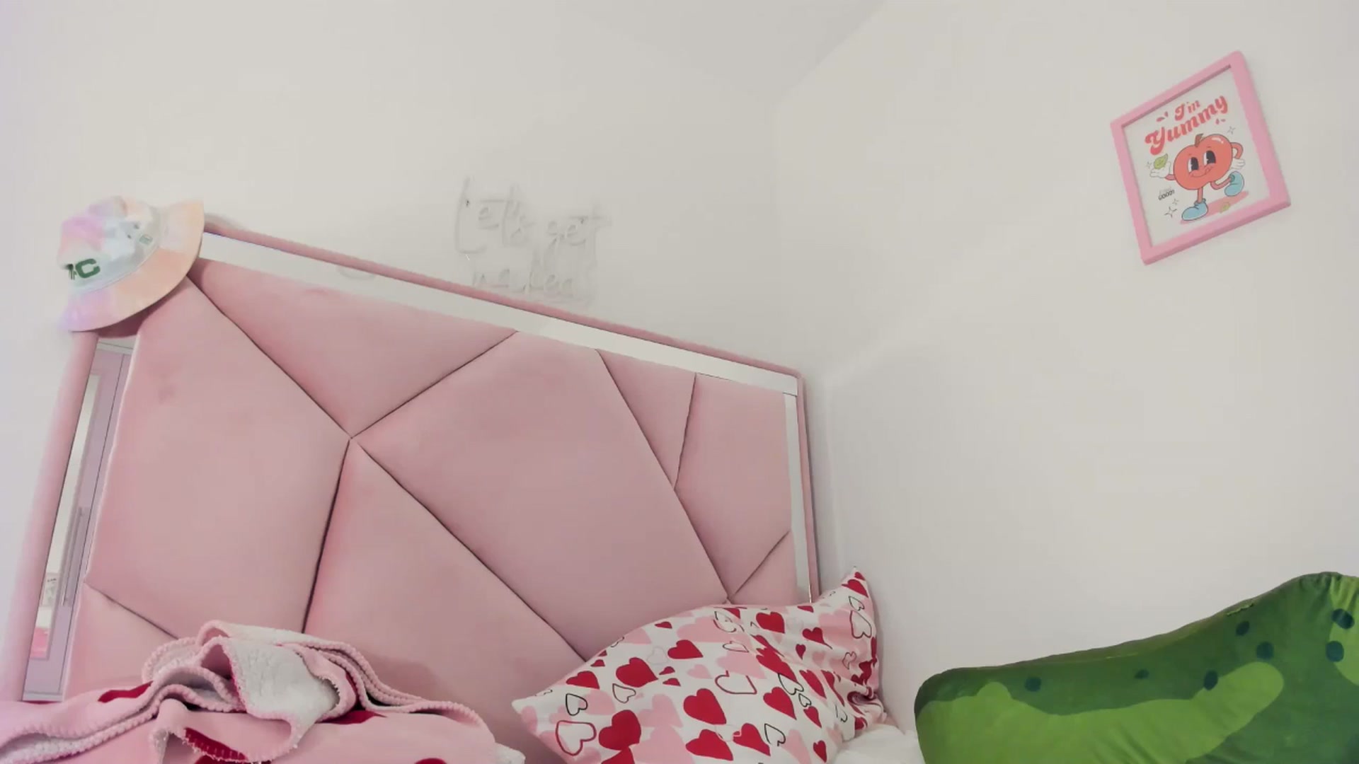 Gallery image thumbnail from Cherrycute666's myfreecams stream on, 05/17/2024, 11:39 image 6 of 20