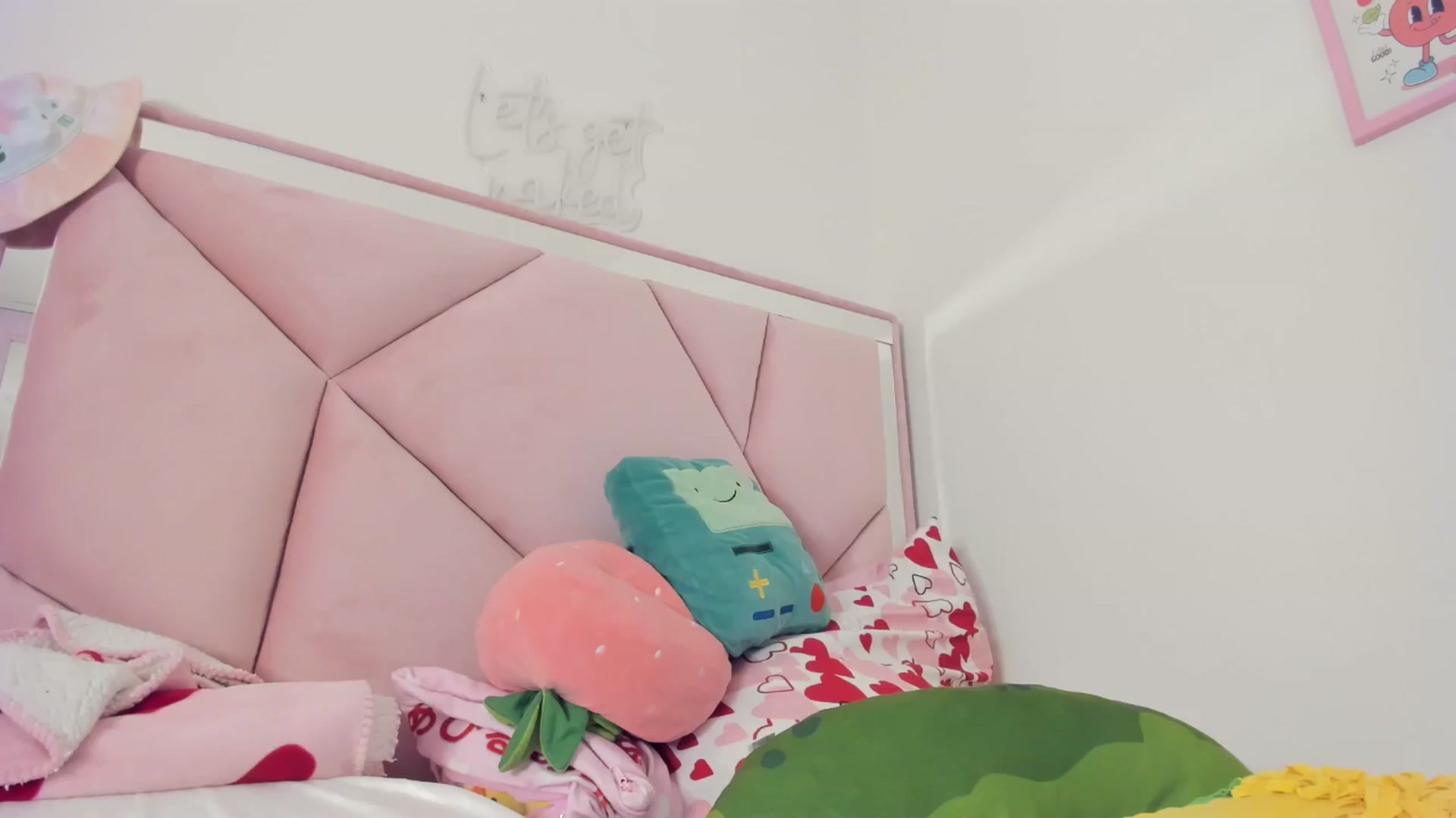 Gallery image thumbnail from Cherrycute666's myfreecams stream on, 05/18/2024, 06:55 image 1 of 20