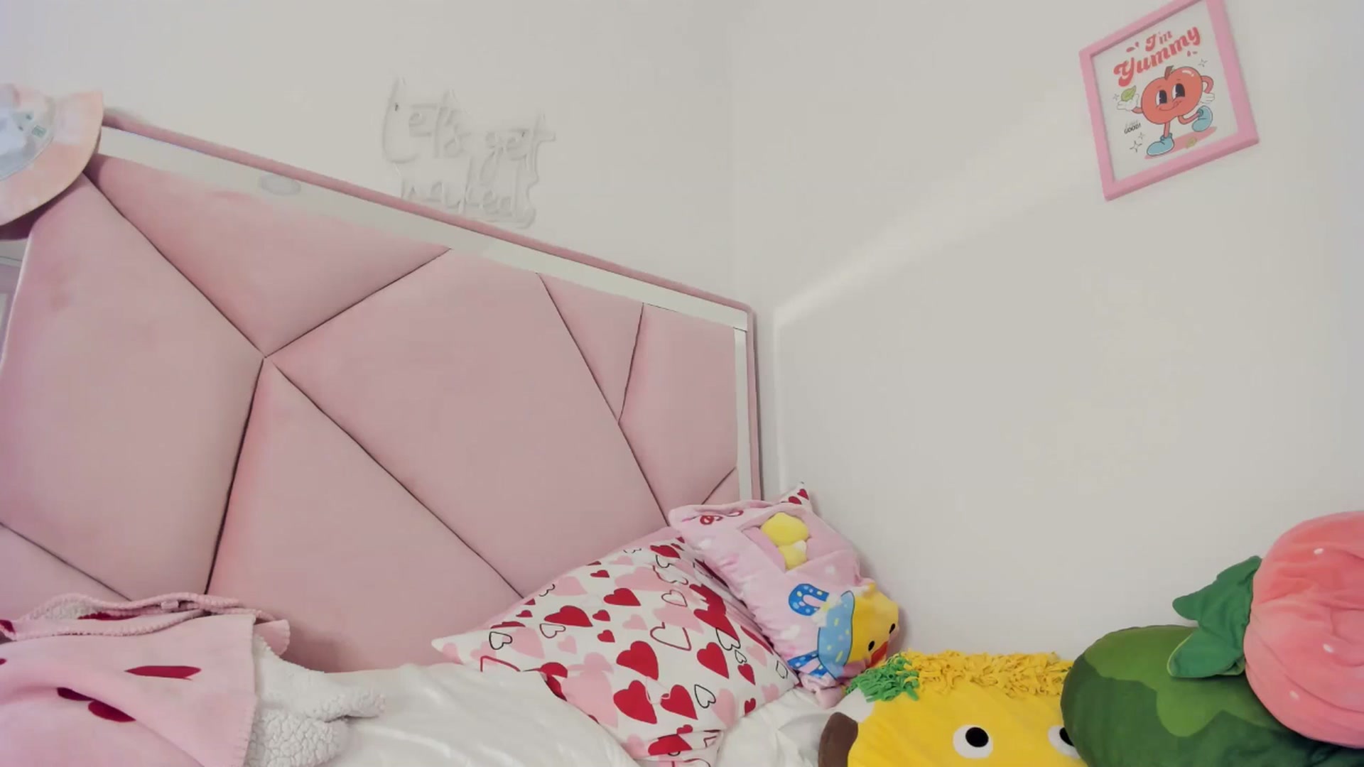 Gallery image thumbnail from Cherrycute666's myfreecams stream on, 05/18/2024, 06:55 image 14 of 20