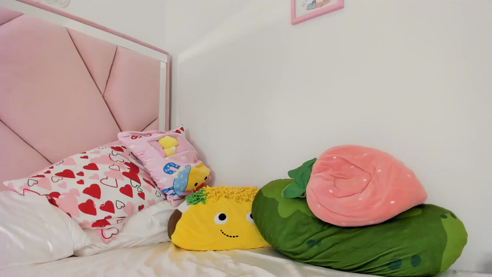 Gallery image thumbnail from Cherrycute666's myfreecams stream on, 05/18/2024, 06:55 image 13 of 20