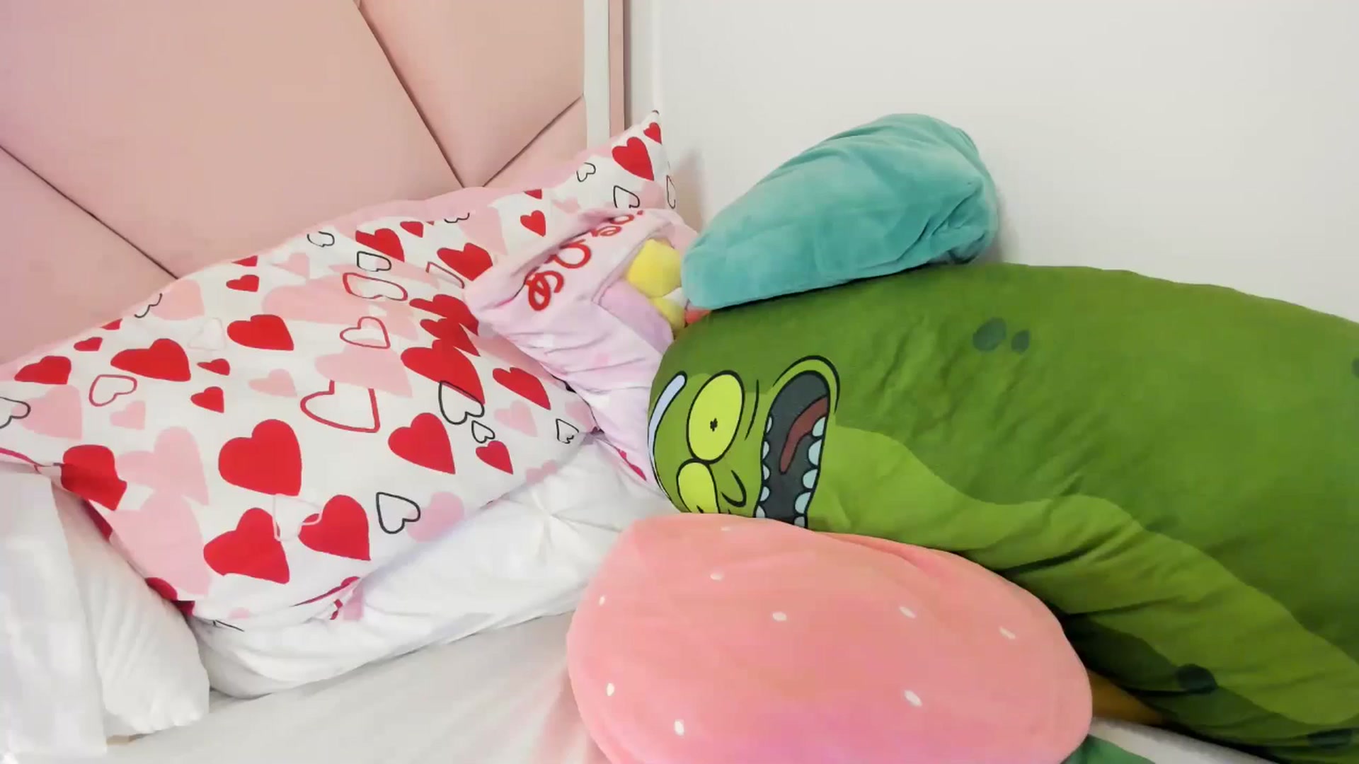 Gallery image thumbnail from Cherrycute666's myfreecams stream on, 05/18/2024, 13:11 image 15 of 20