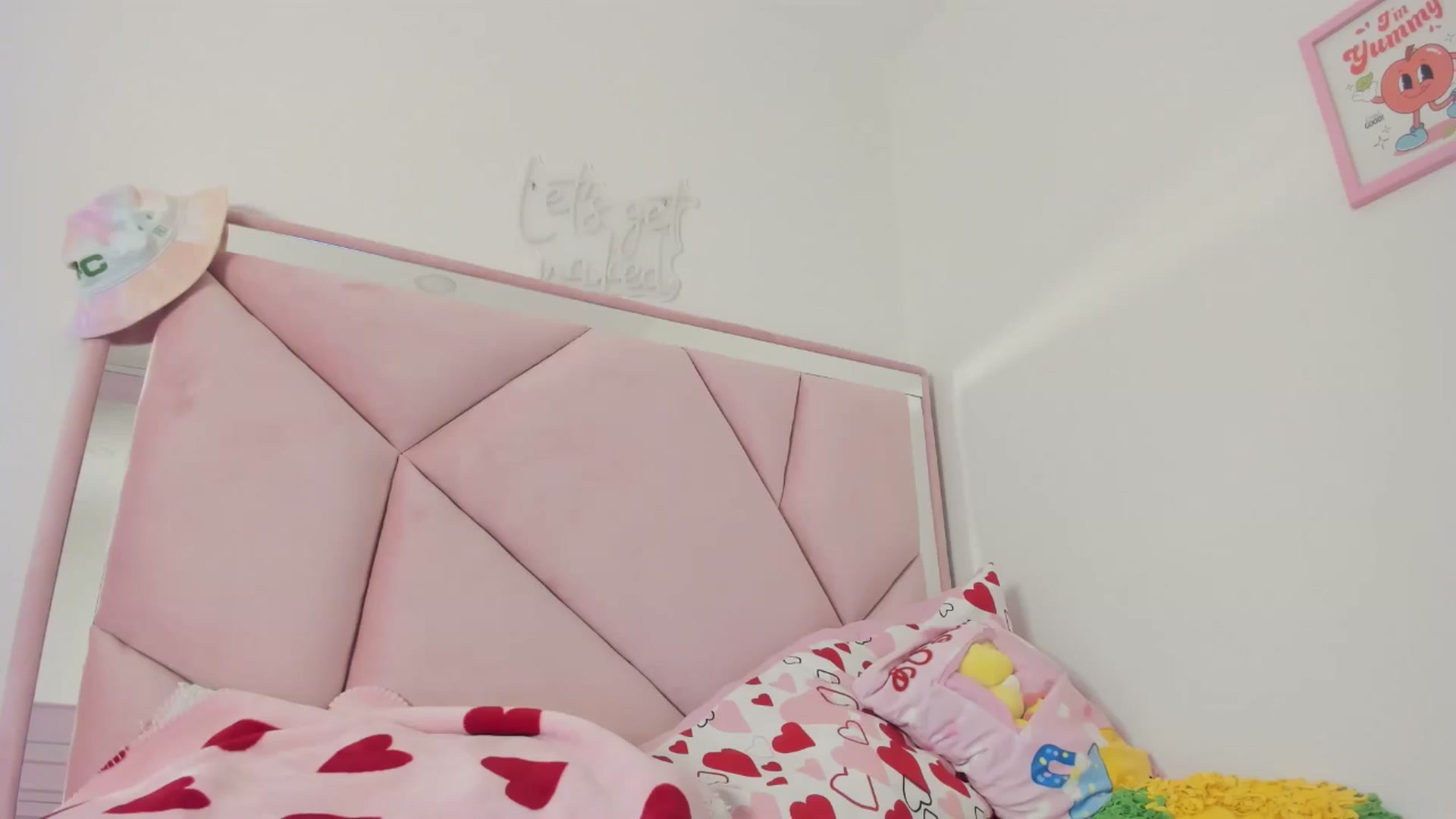 Gallery image thumbnail from Cherrycute666's myfreecams stream on, 05/18/2024, 13:11 image 1 of 20