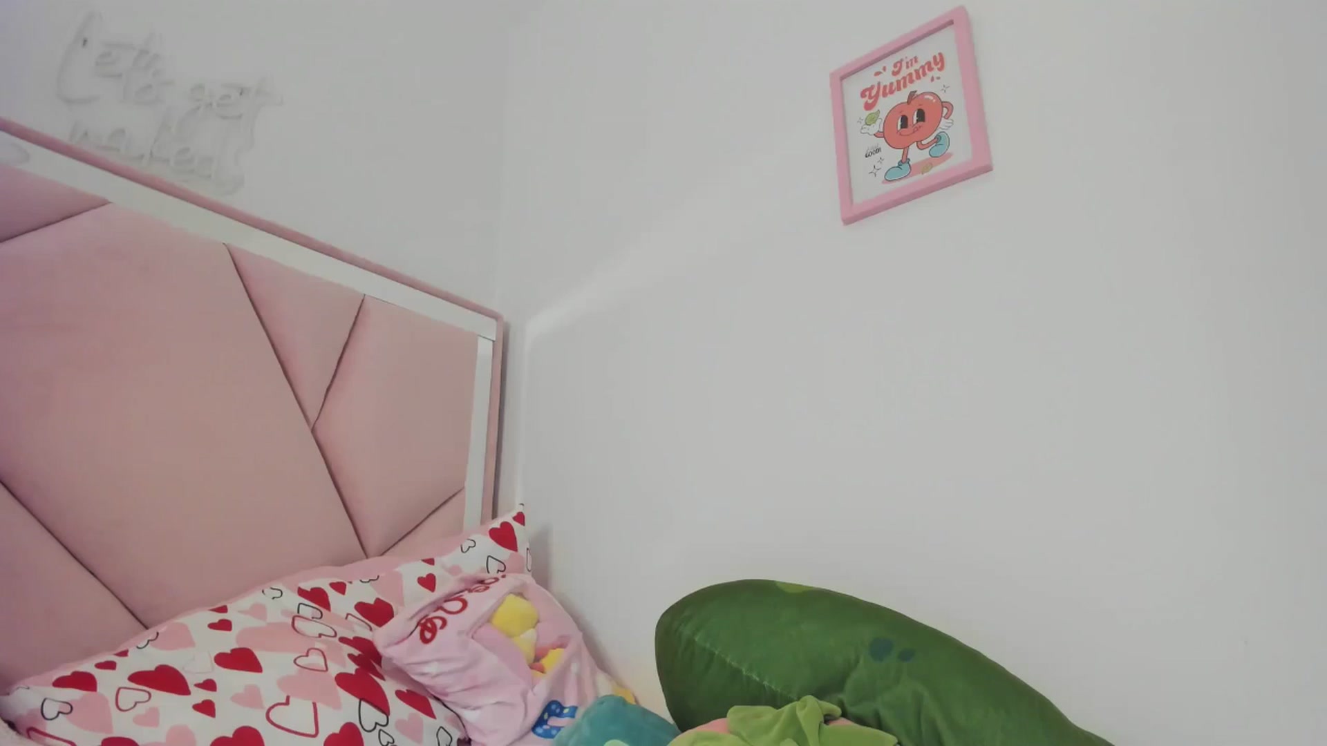 Gallery image thumbnail from Cherrycute666's myfreecams stream on, 05/19/2024, 24:57 image 13 of 20