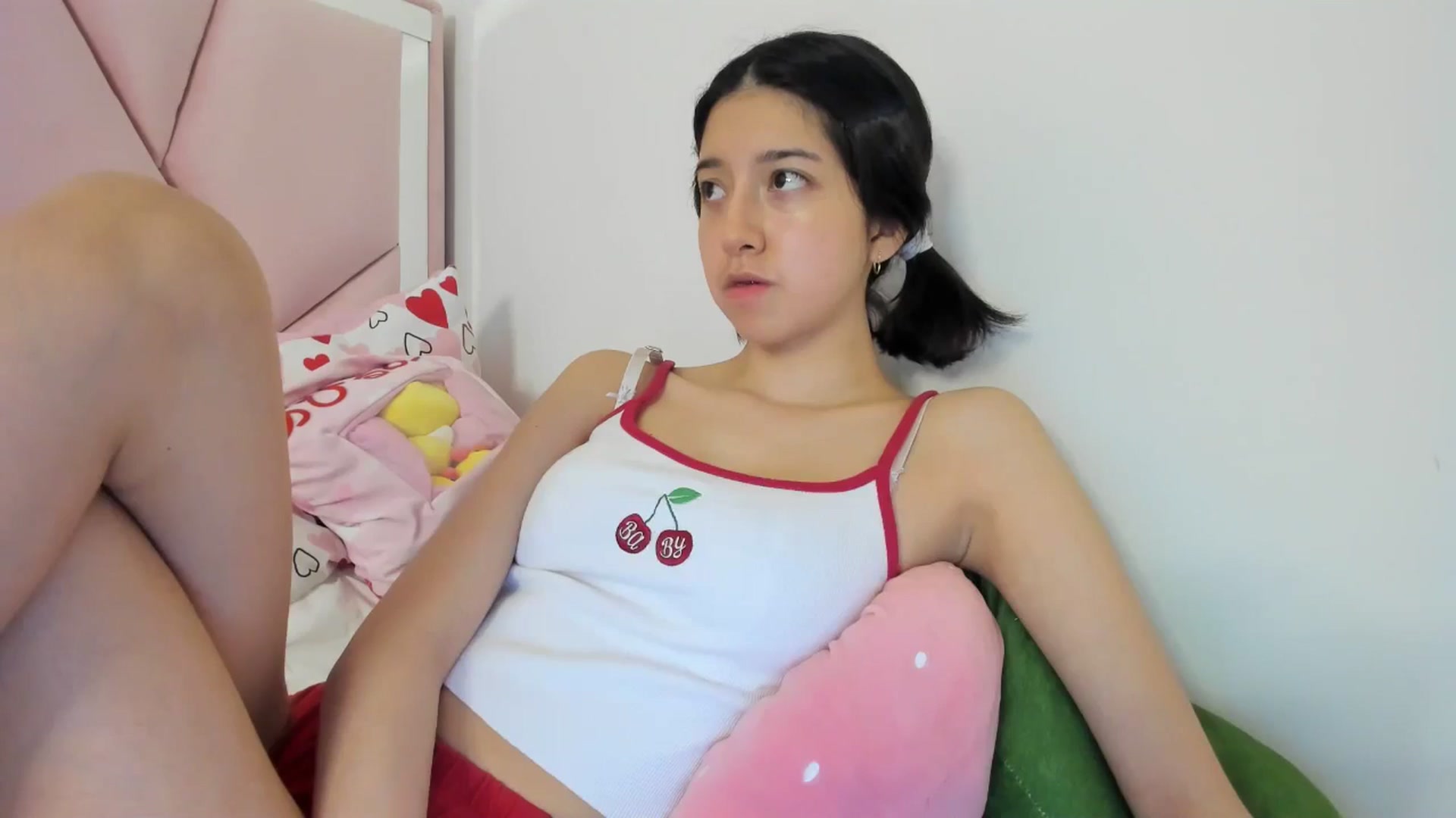 Gallery image thumbnail from Cherrycute666's myfreecams stream on, 05/19/2024, 24:57 image 11 of 20