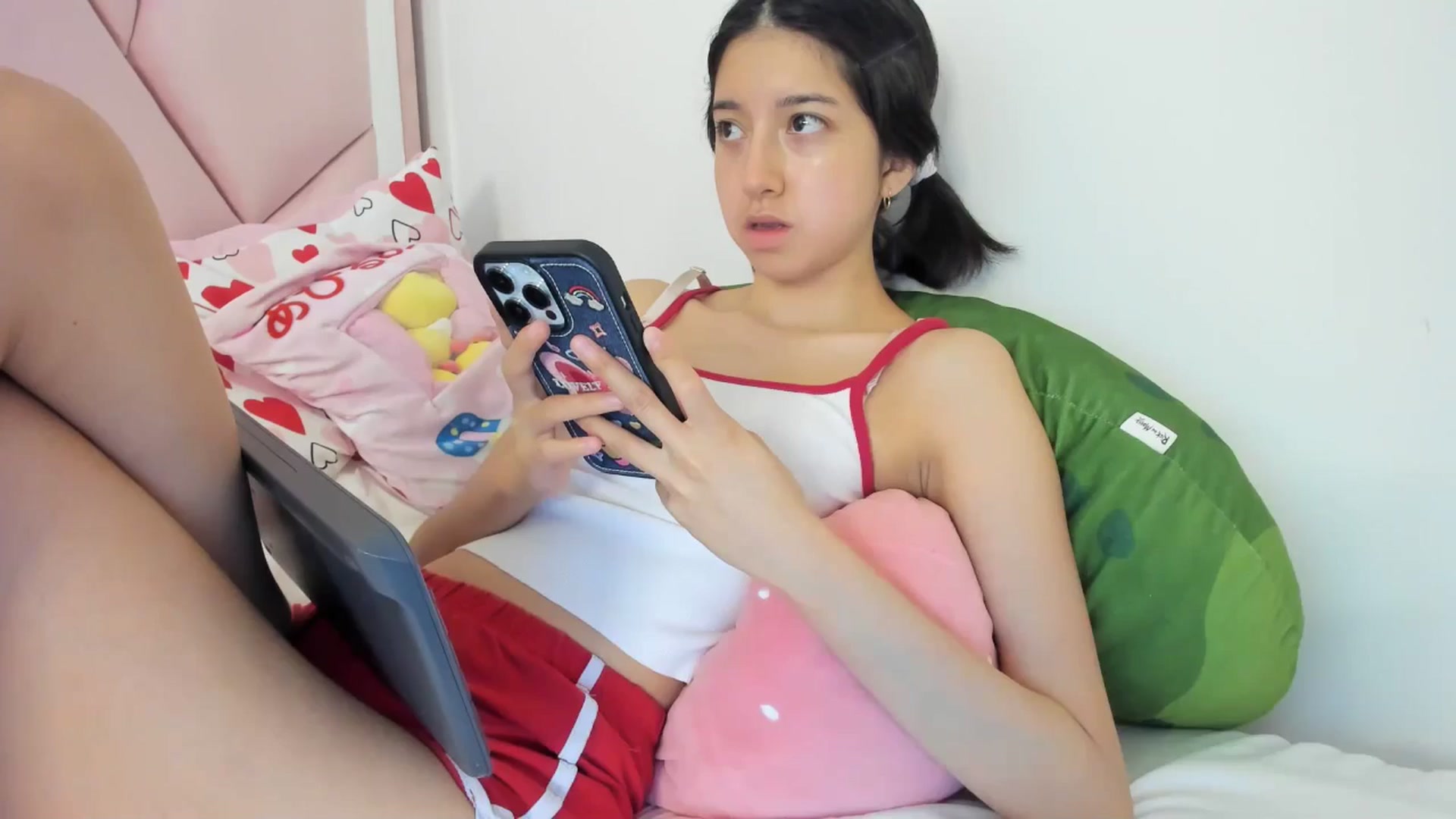 Gallery image thumbnail from Cherrycute666's myfreecams stream on, 05/19/2024, 24:57 image 8 of 20