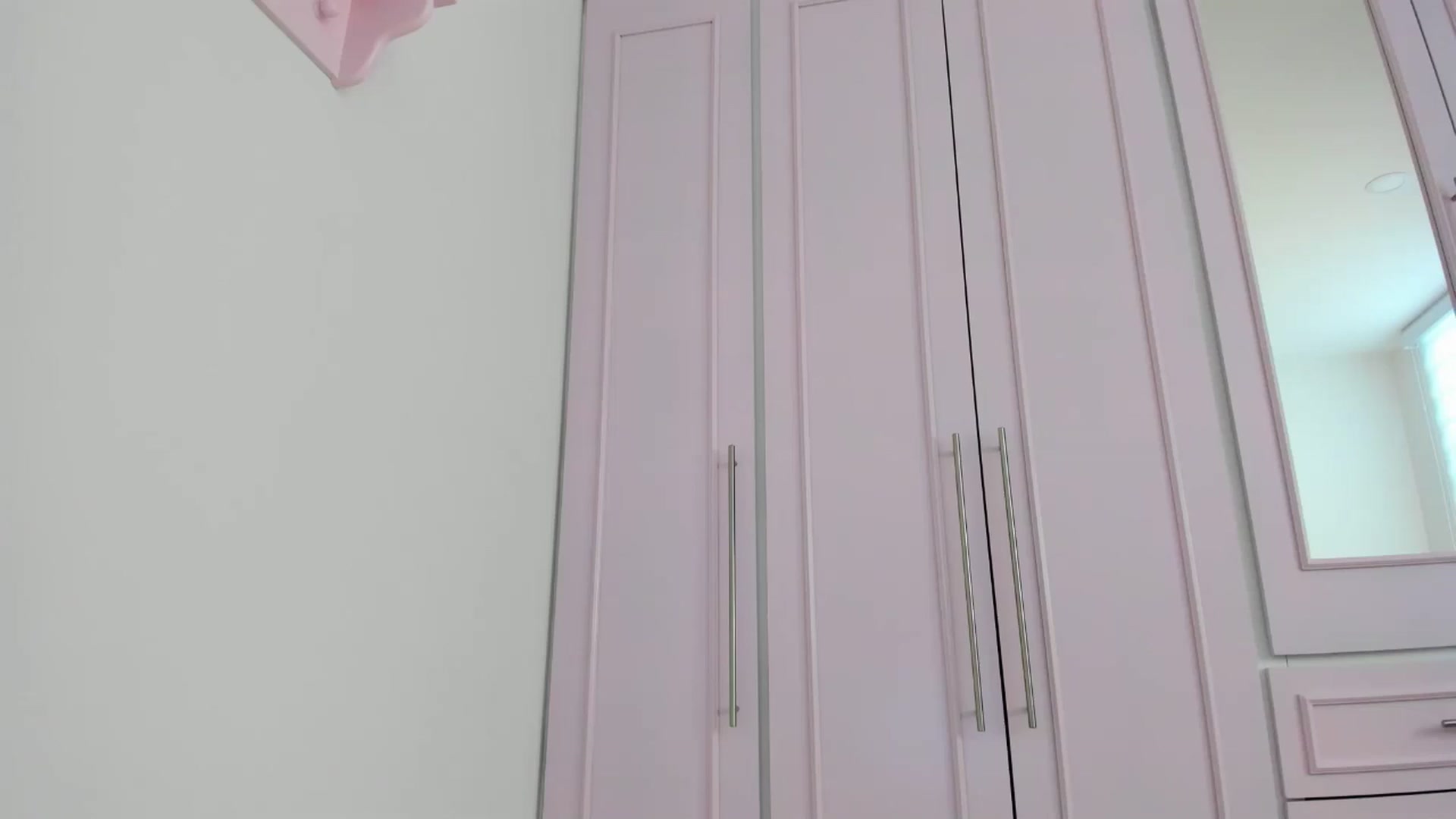 Gallery image thumbnail from Cherrycute666's myfreecams stream on, 05/19/2024, 24:57 image 3 of 20