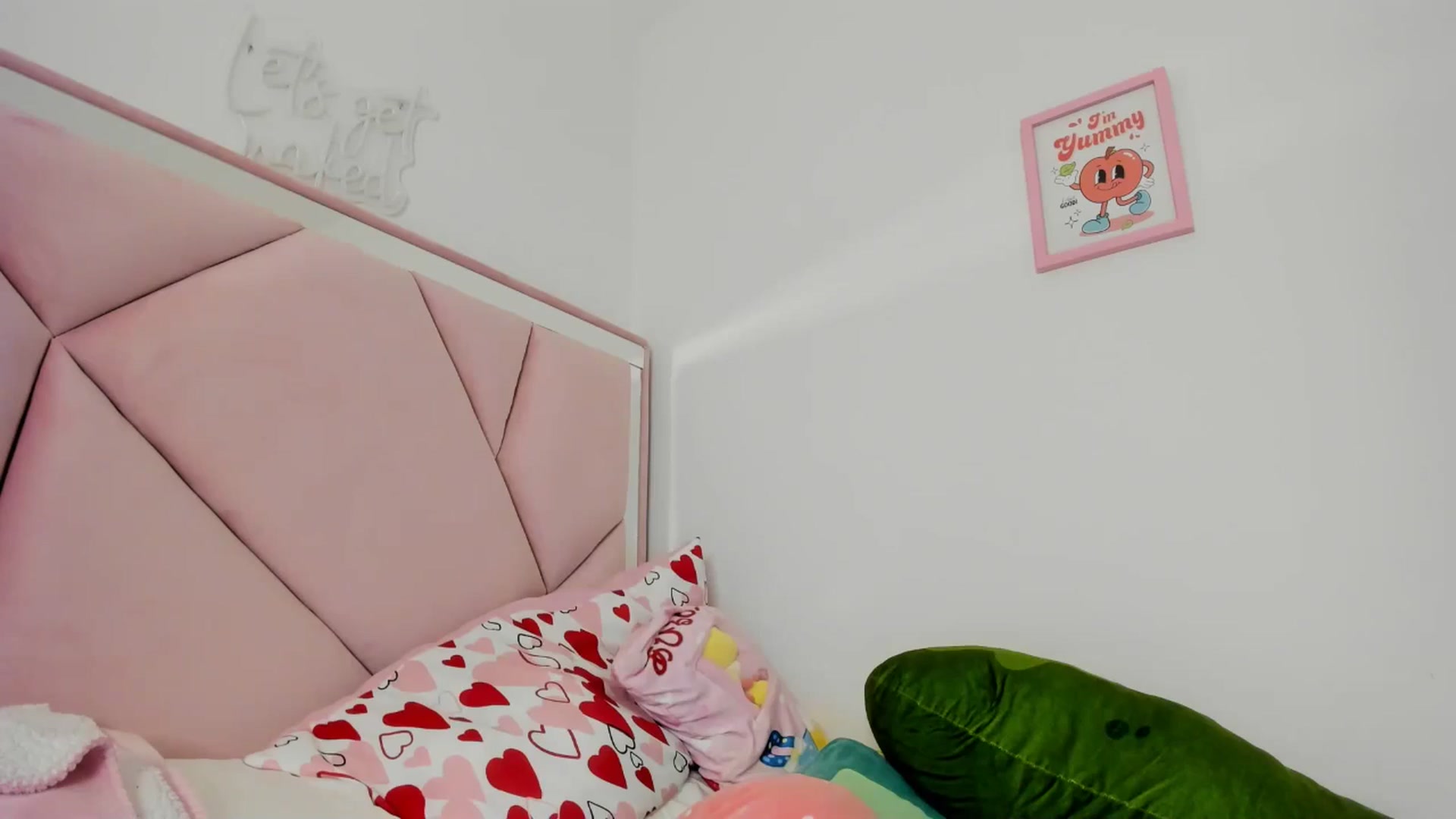 Gallery image thumbnail from Cherrycute666's myfreecams stream on, 05/19/2024, 08:54 image 1 of 20
