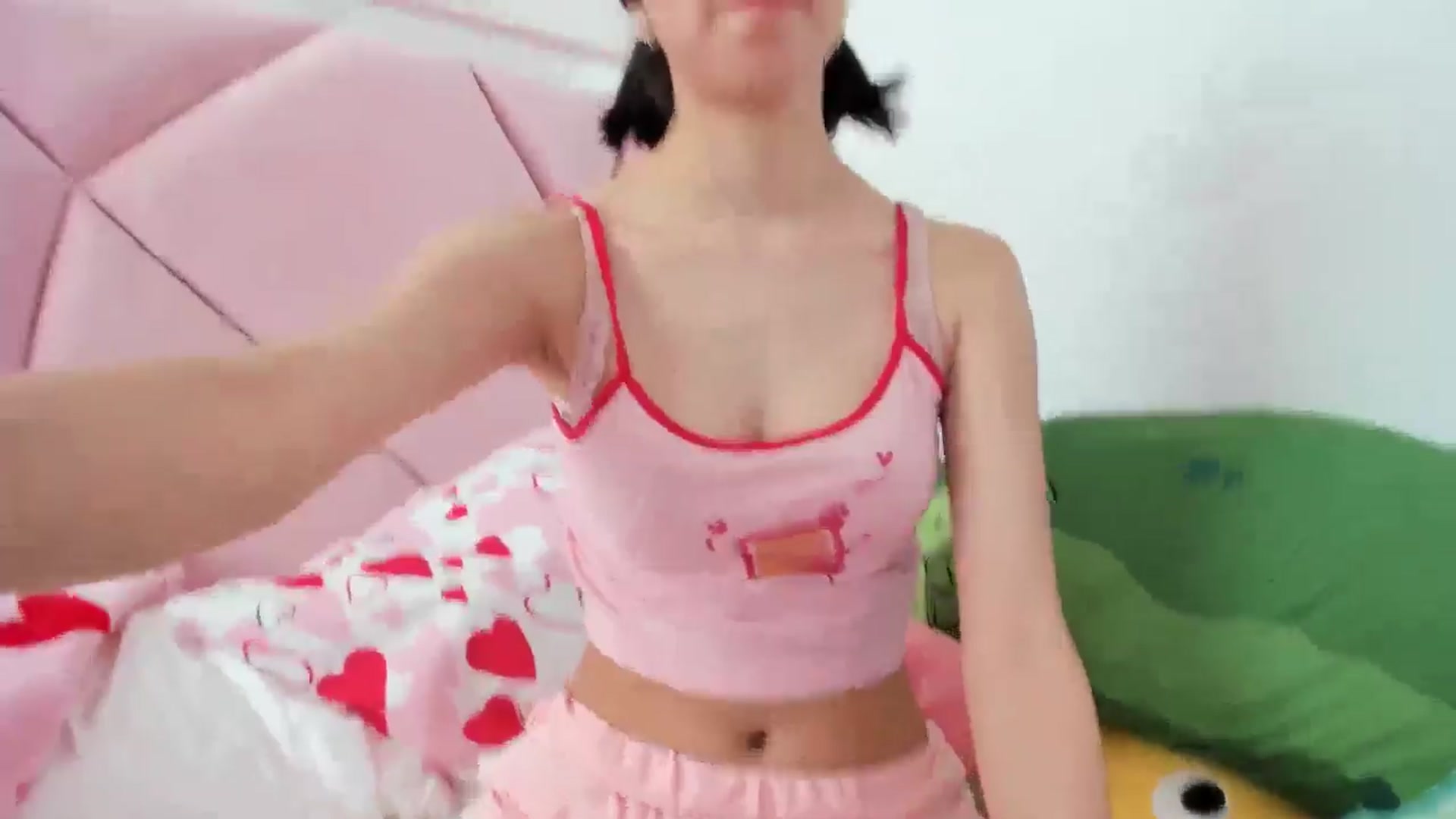 Gallery image thumbnail from Cherrycute666's myfreecams stream on, 05/19/2024, 19:11 image 13 of 20