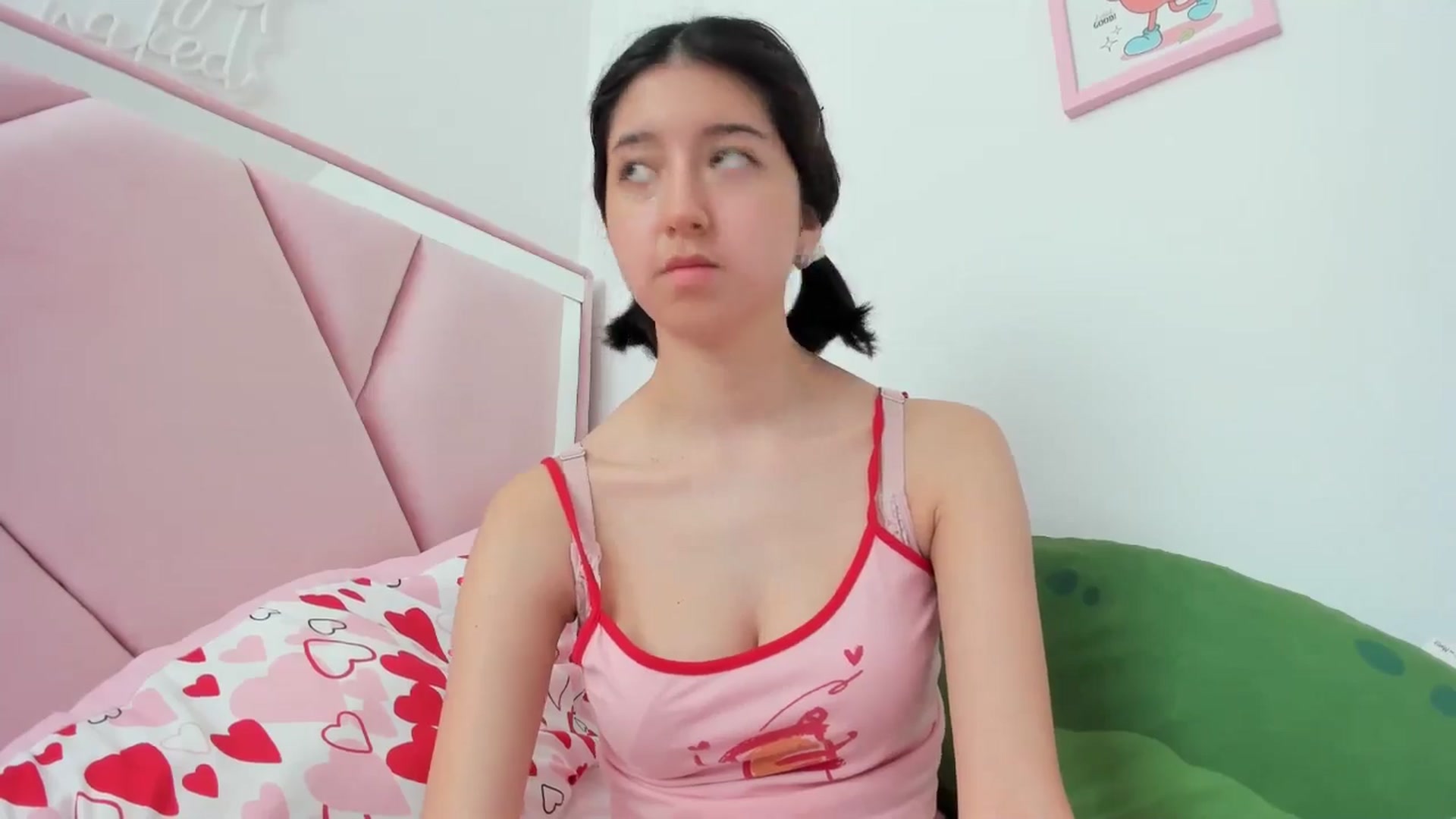 Gallery image thumbnail from Cherrycute666's myfreecams stream on, 05/19/2024, 19:11 image 18 of 20