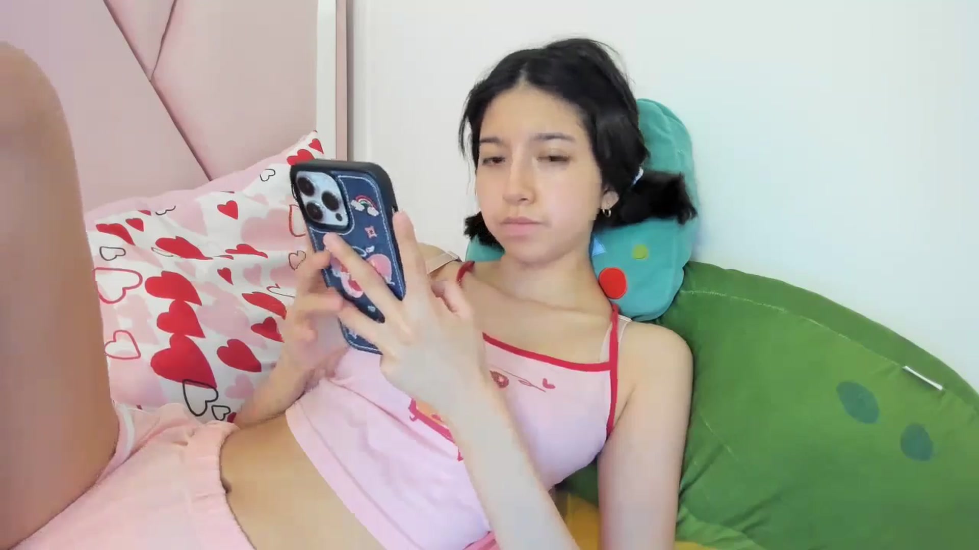 Gallery image thumbnail from Cherrycute666's myfreecams stream on, 05/19/2024, 23:53 image 13 of 20