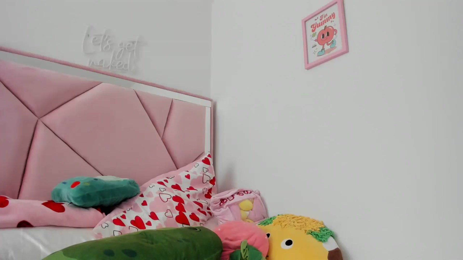 Gallery image thumbnail from Cherrycute666's myfreecams stream on, 05/19/2024, 23:53 image 9 of 20
