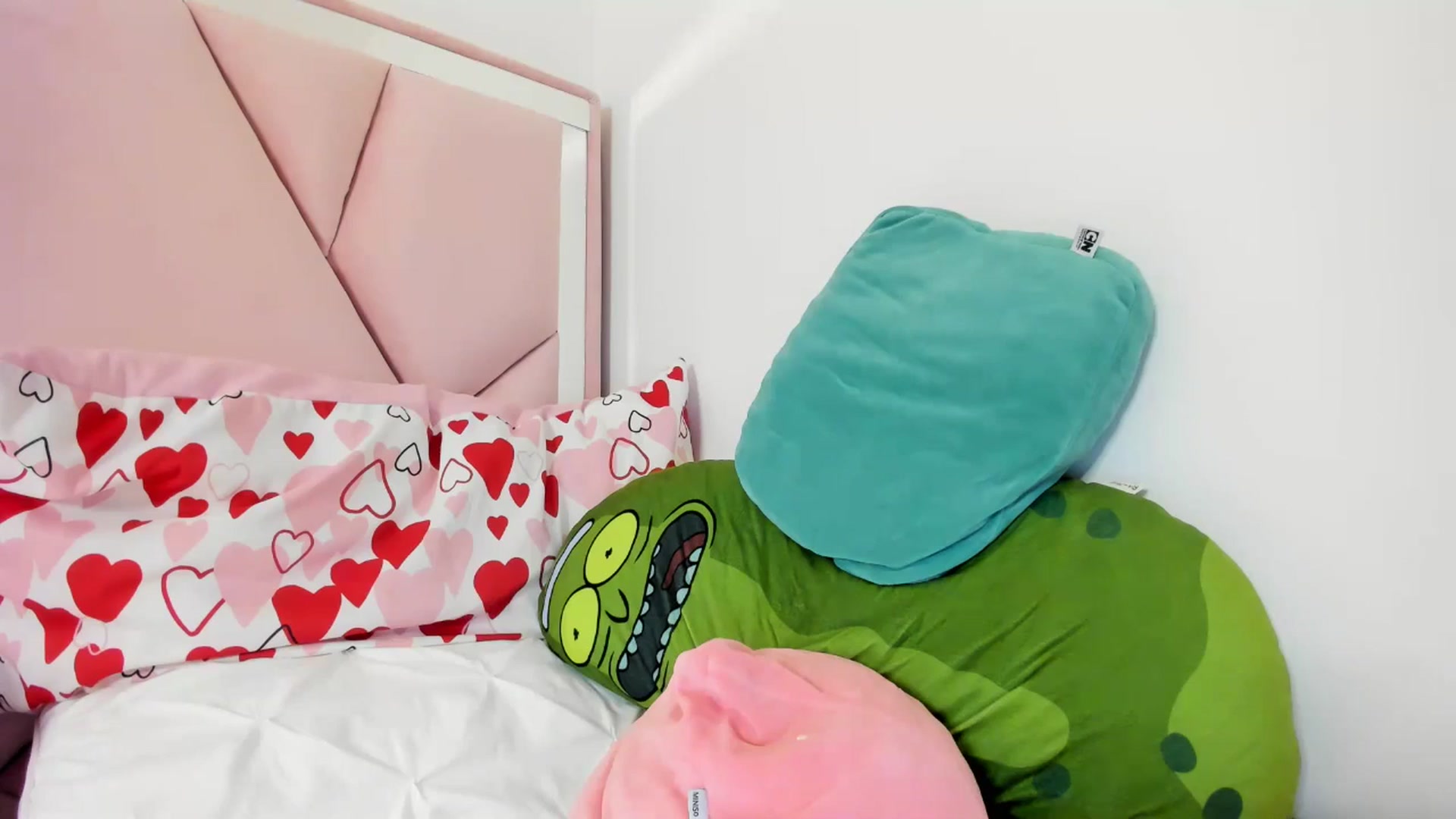 Gallery image thumbnail from Cherrycute666's myfreecams stream on, 05/21/2024, 08:11 image 15 of 20