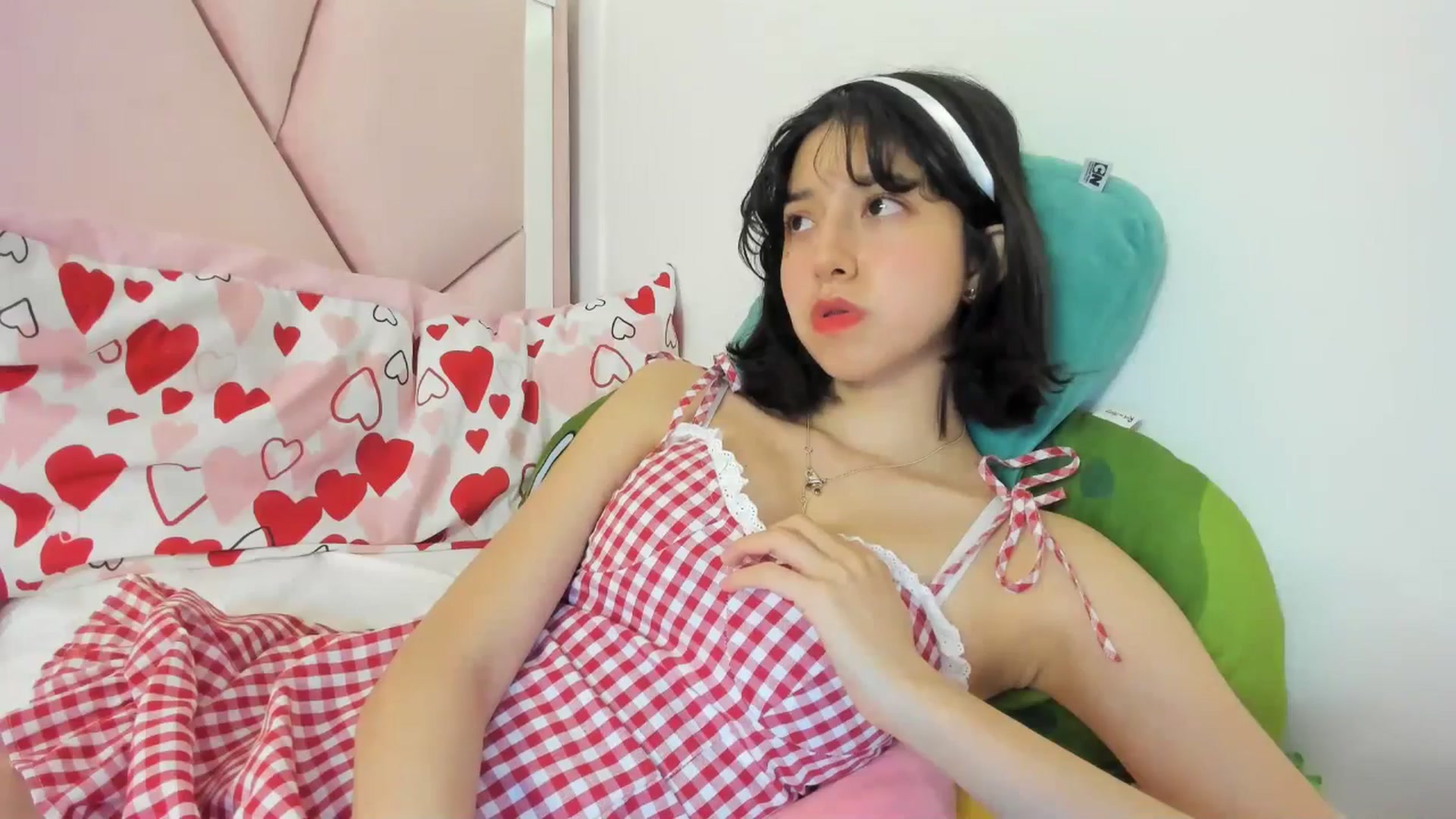 Gallery image thumbnail from Cherrycute666's myfreecams stream on, 05/21/2024, 08:11 image 7 of 20