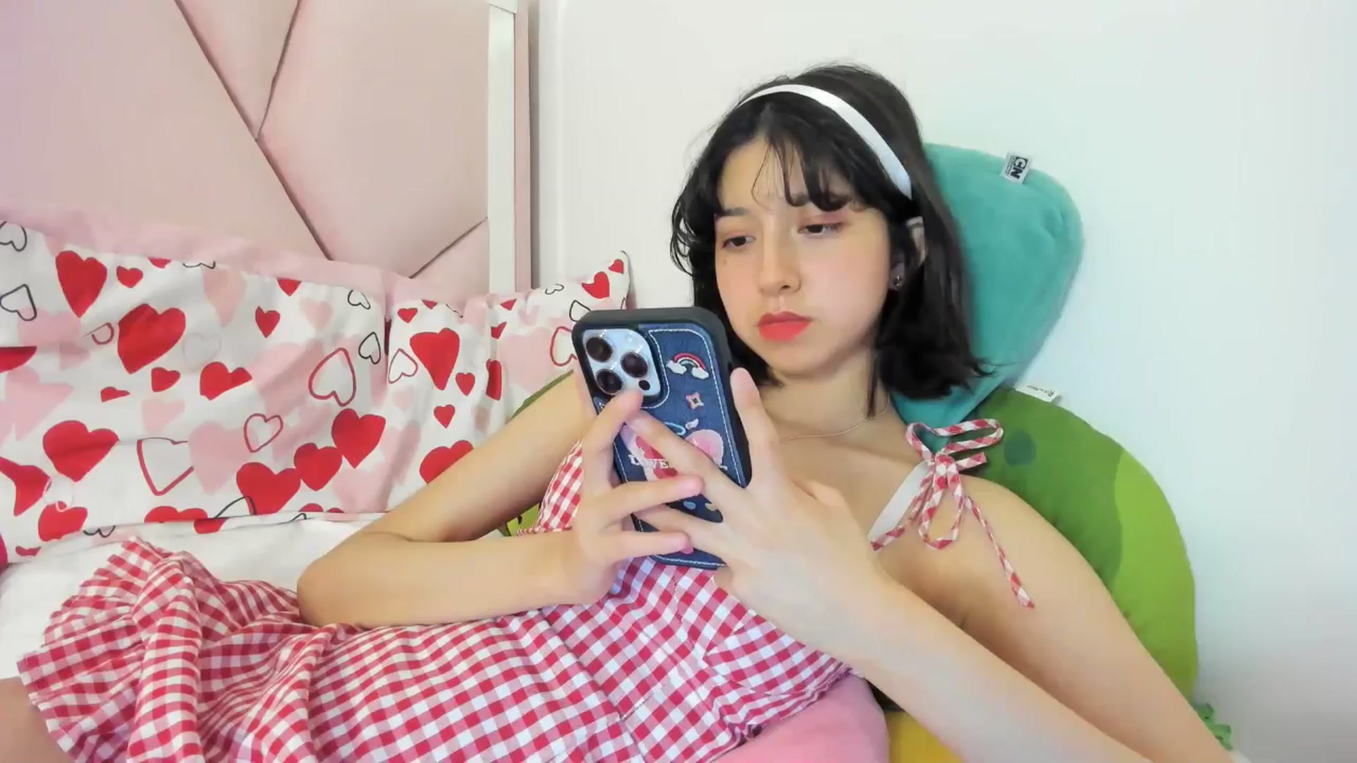 Gallery image thumbnail from Cherrycute666's myfreecams stream on, 05/21/2024, 08:11 image 6 of 20