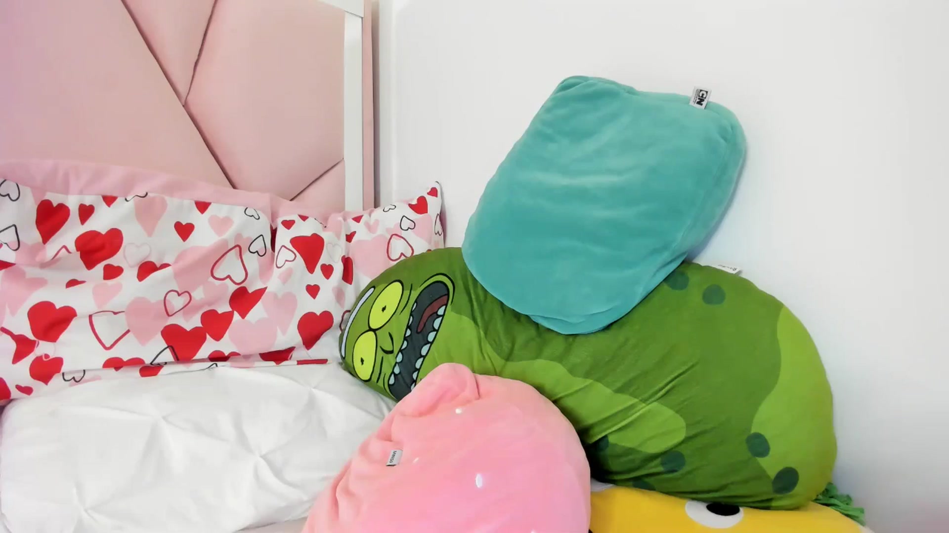 Gallery image thumbnail from Cherrycute666's myfreecams stream on, 05/21/2024, 08:11 image 10 of 20