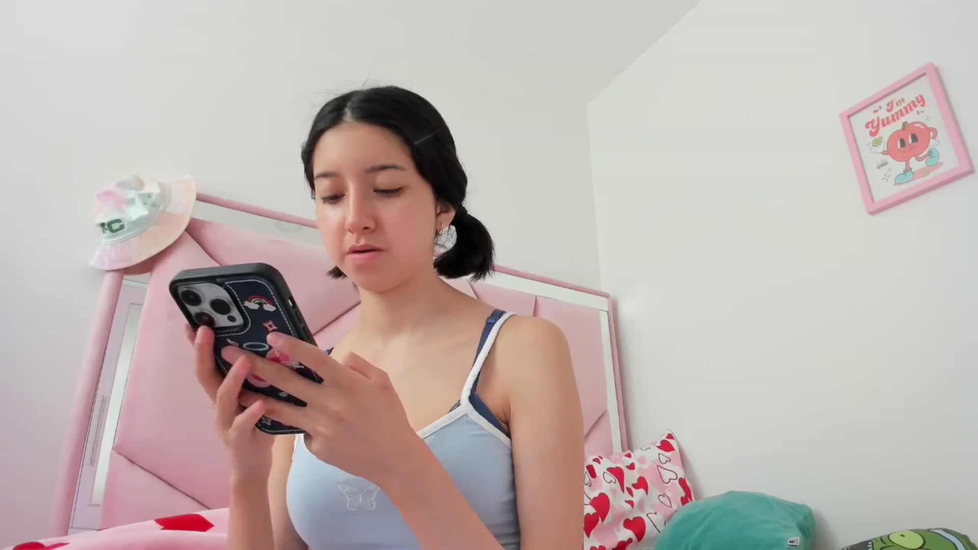 Gallery image thumbnail from Cherrycute666's myfreecams stream on, 05/21/2024, 21:34 image 2 of 20